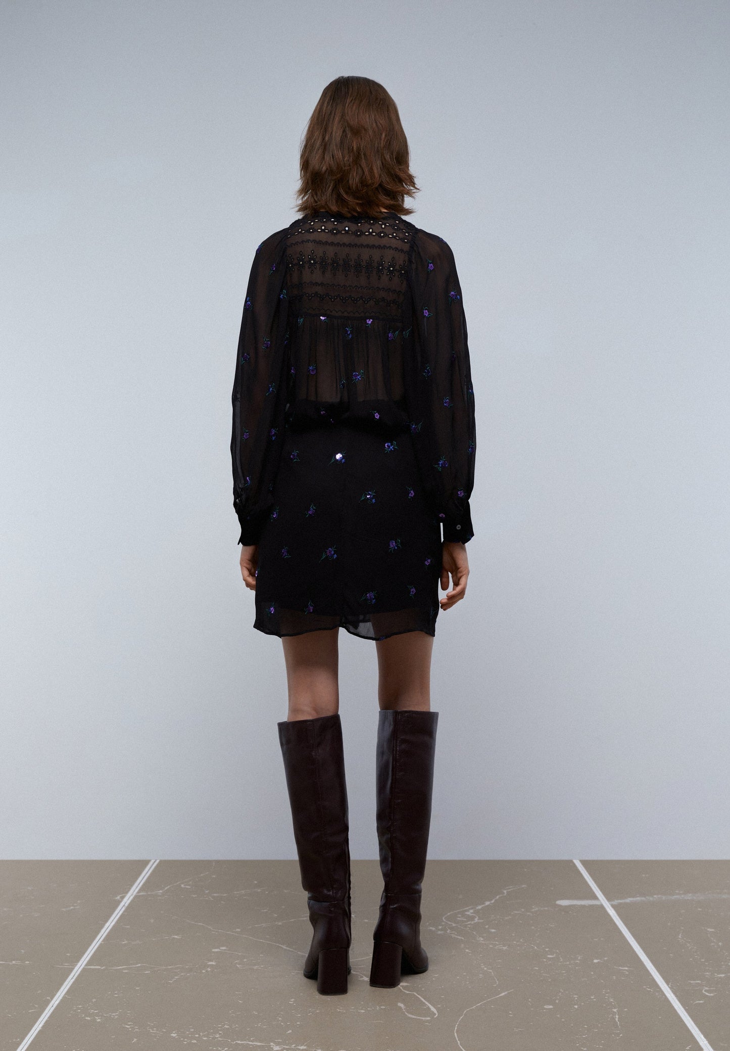 MINI SKIRT WITH KNOT AND FLORAL DETAIL