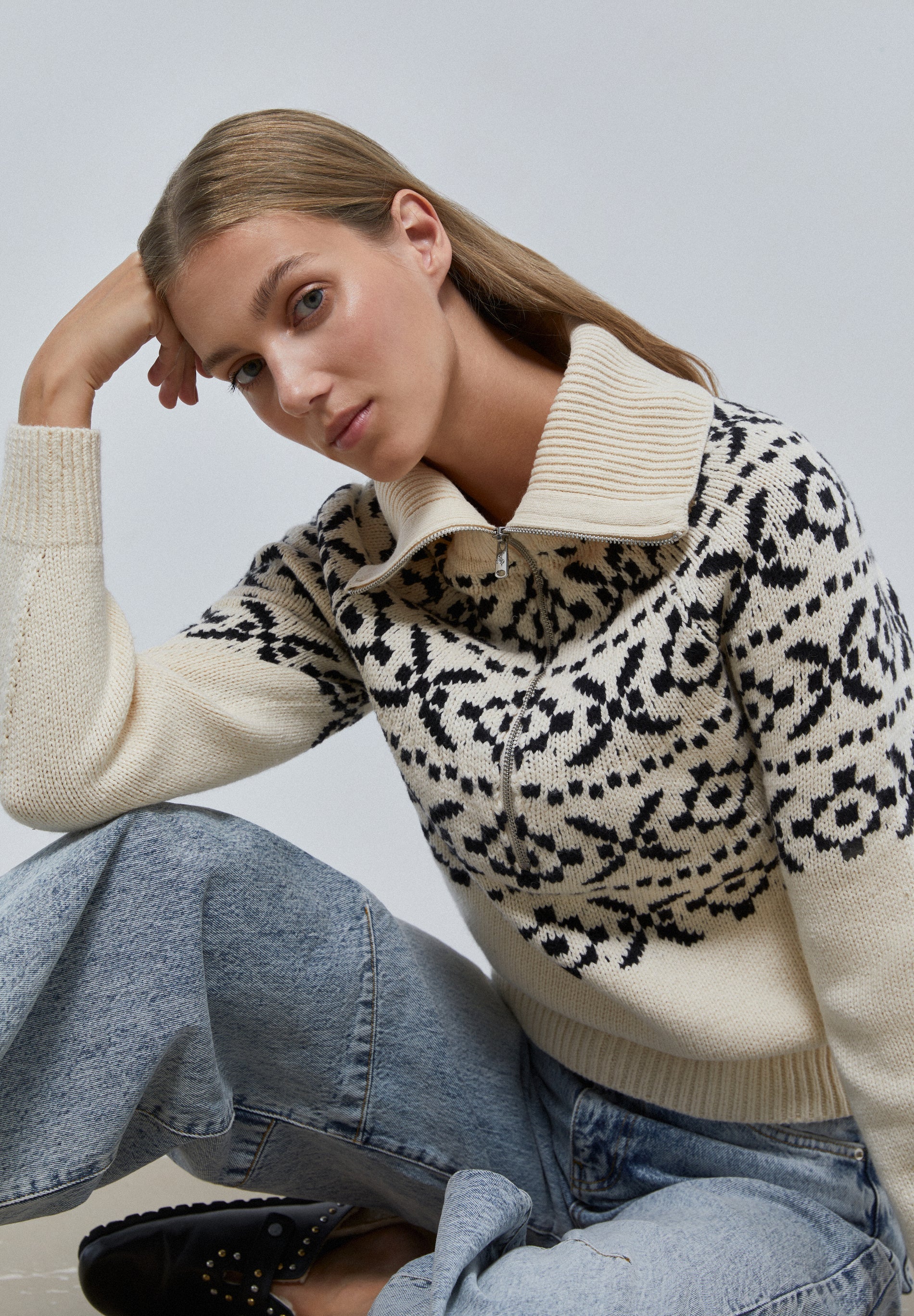 SWEATER WITH MOTIF DETAIL