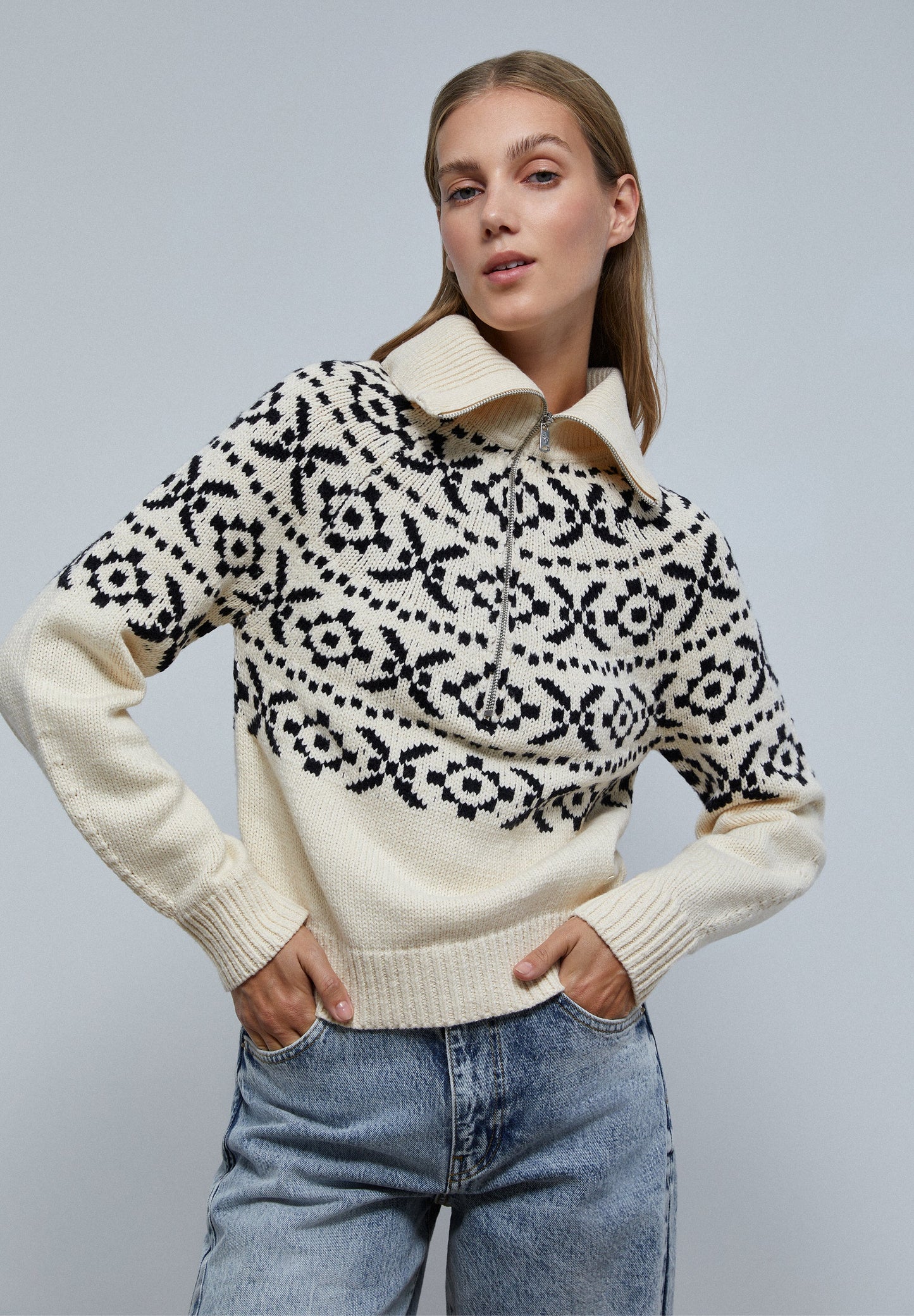 SWEATER WITH MOTIF DETAIL