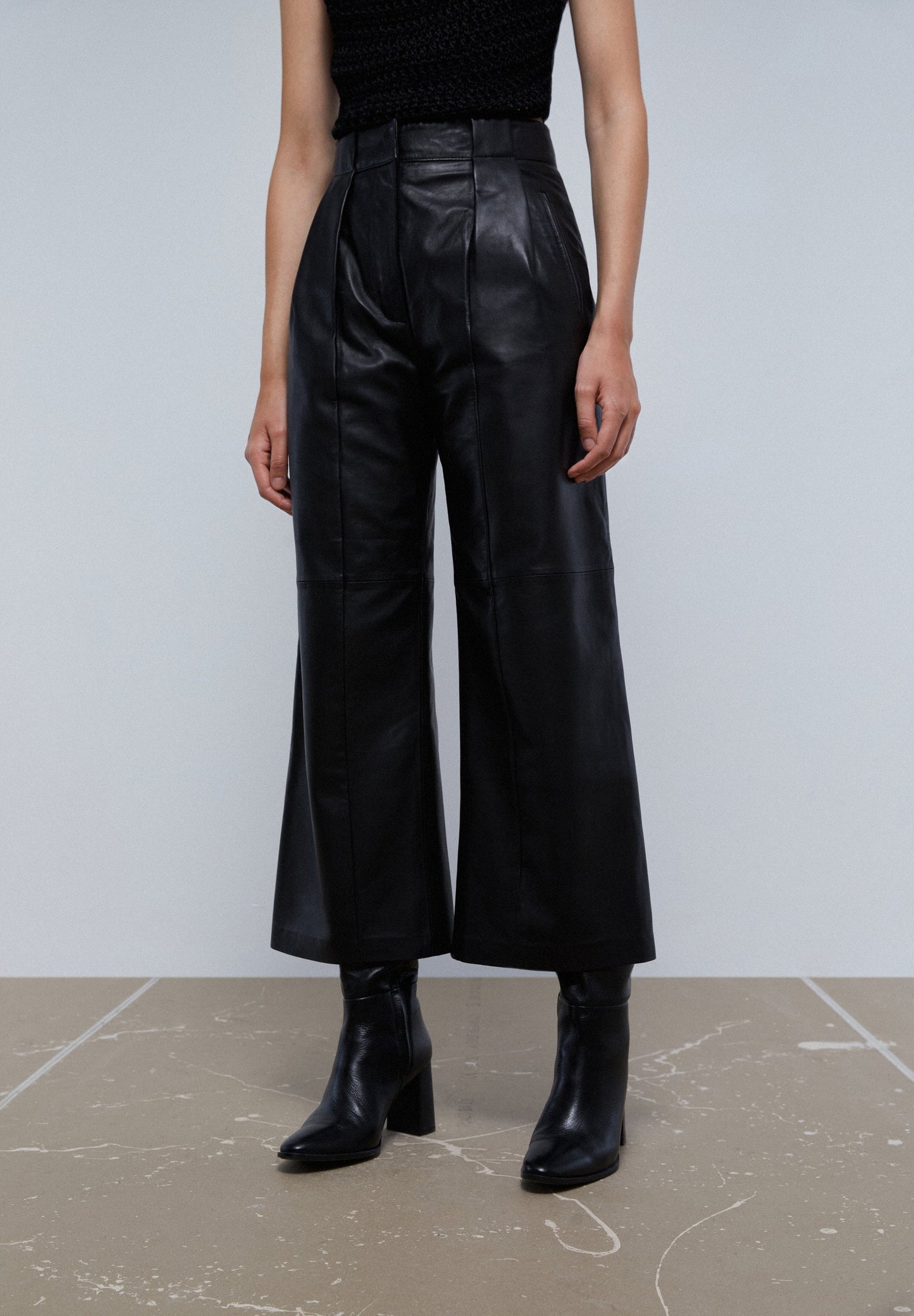 LEATHER TROUSERS WITH DARTS