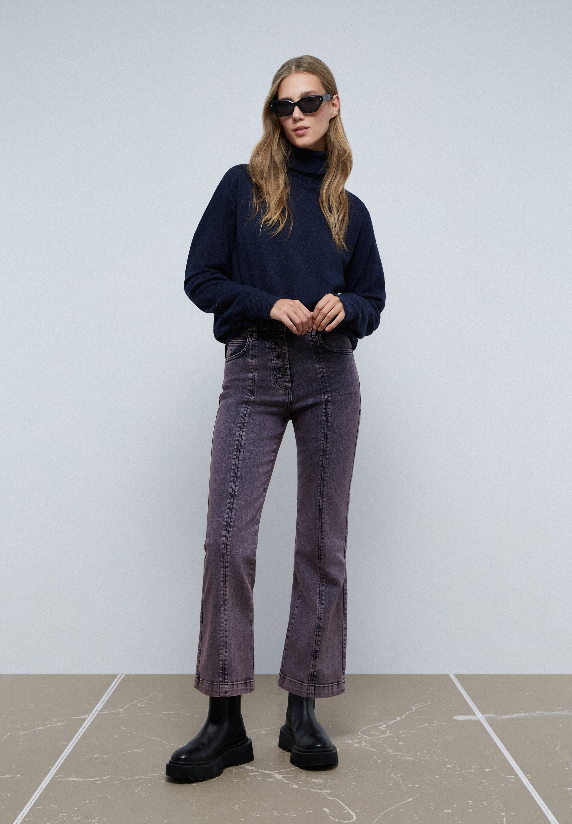 ANKLE FLARED SEAM JEANS