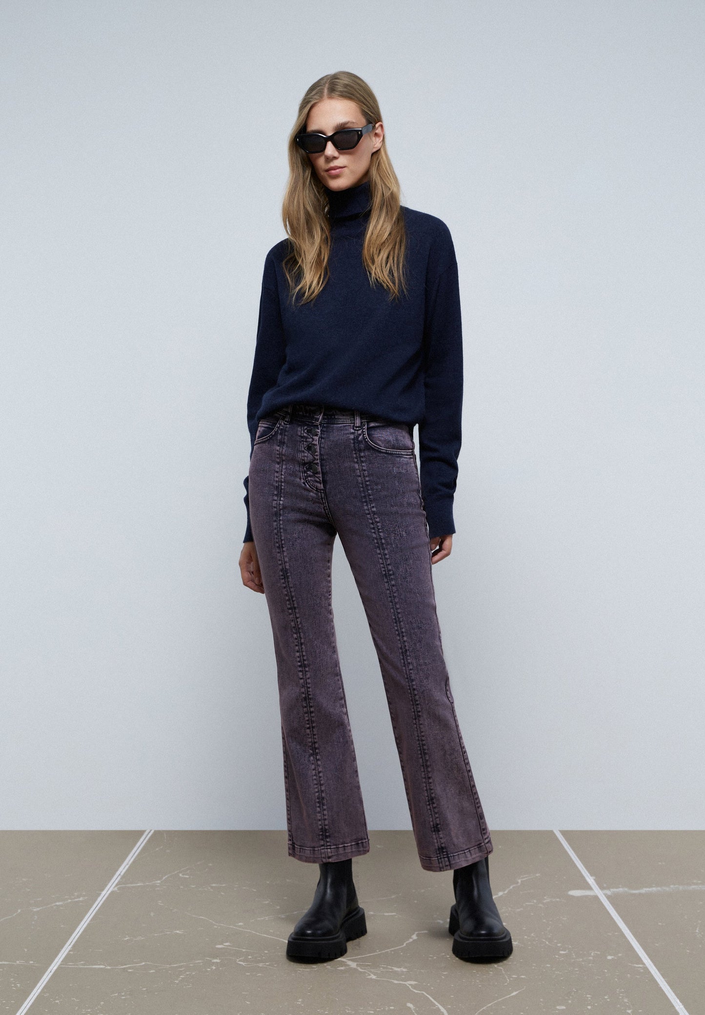 ANKLE FLARED SEAM JEANS