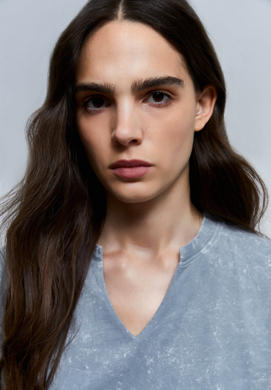 FADED T-SHIRT WITH SKULL STUDS