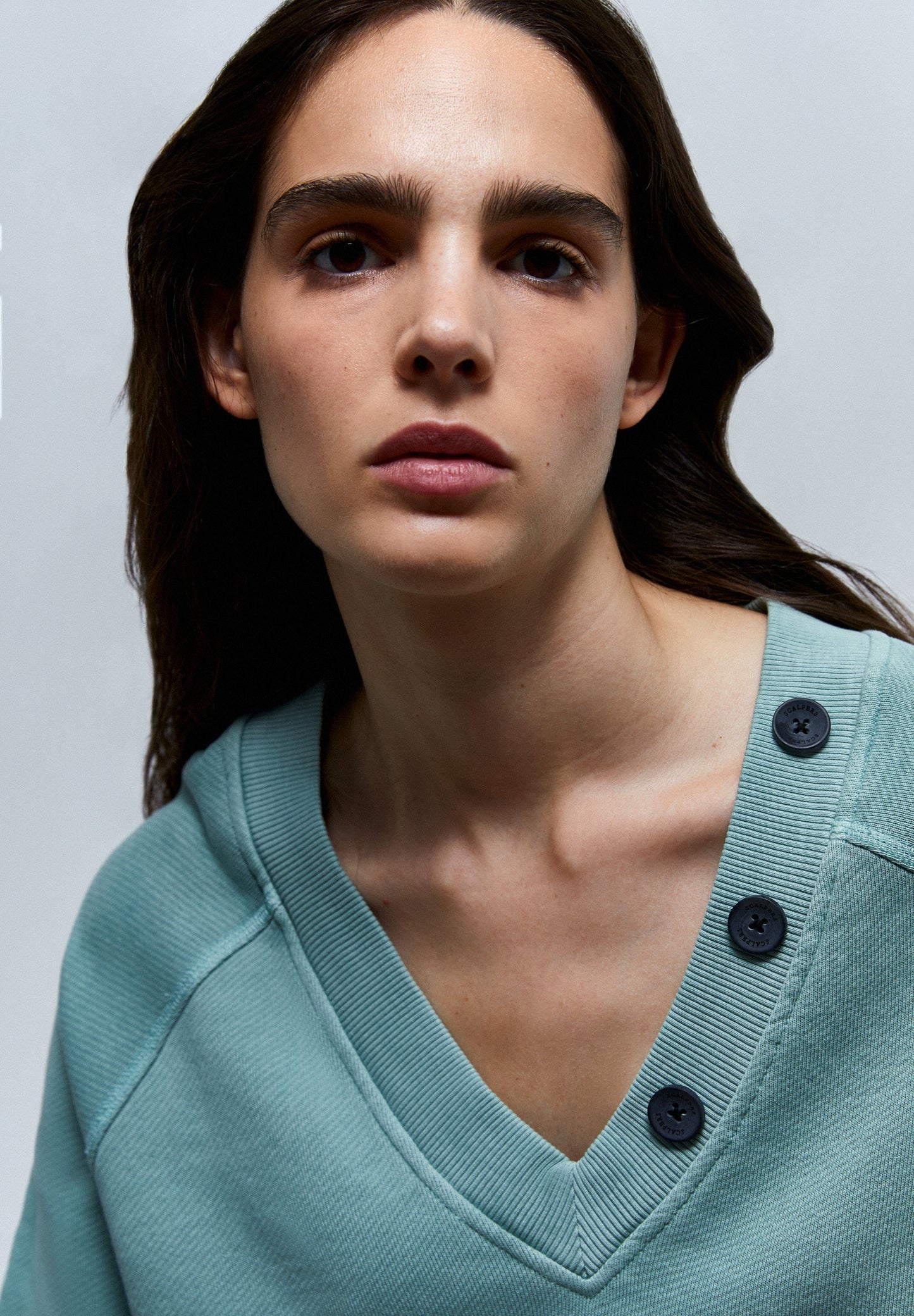 BUTTONED NECK SWEATSHIRT