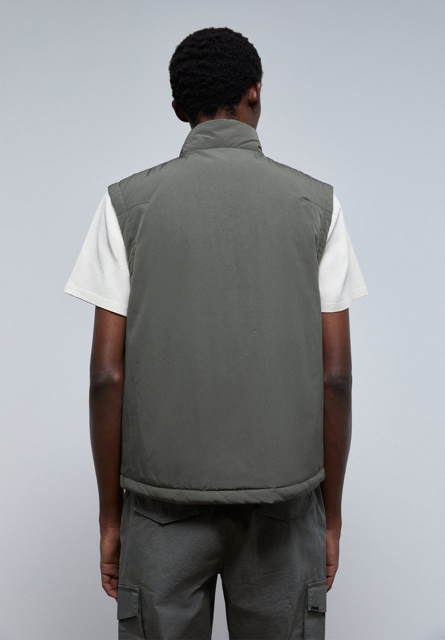 LIGHTWEIGHT VEST WITH POCKETS