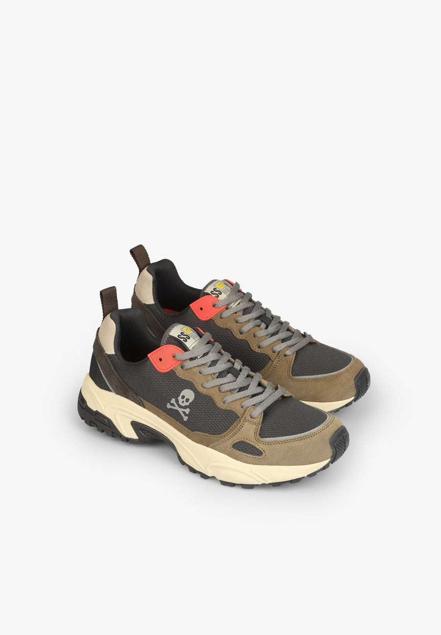 LIGHTWEIGHT SNEAKERS WITH PRONOUNCED SOLE
