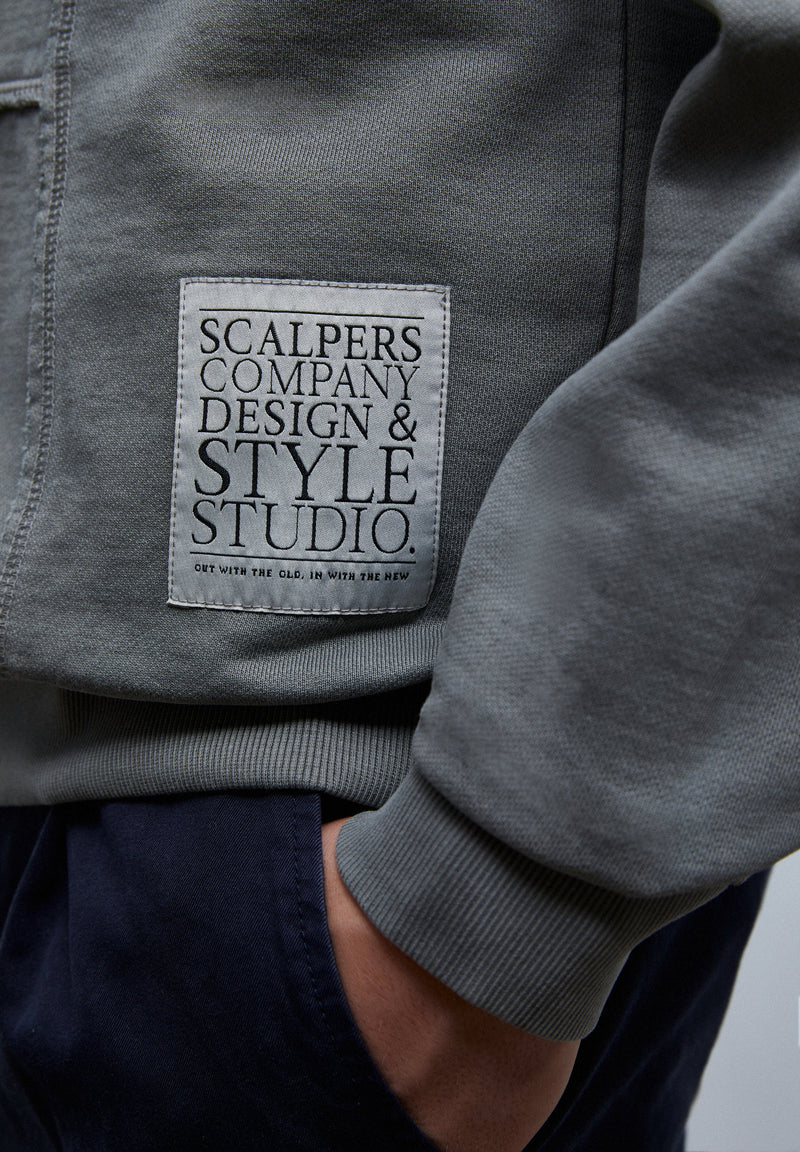 LABELLED CUT-OUT SWEATSHIRT