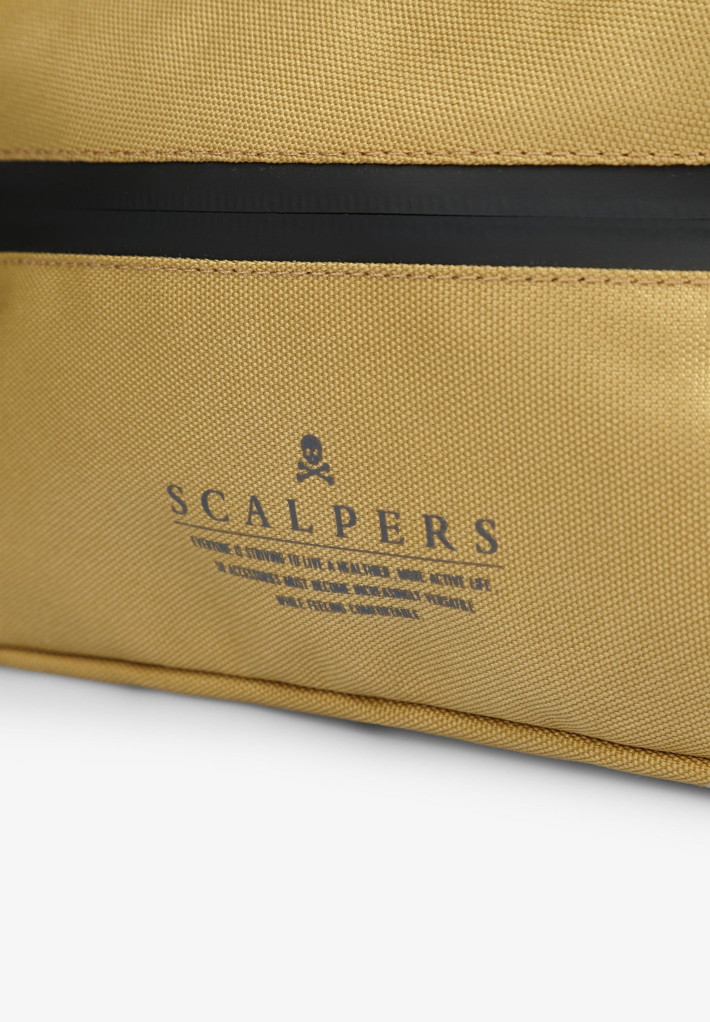 TOILETRY BAG WITH ZIP FASTENING