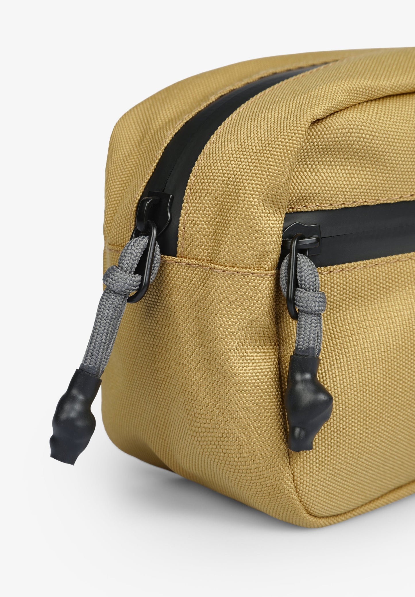 TOILETRY BAG WITH ZIP FASTENING