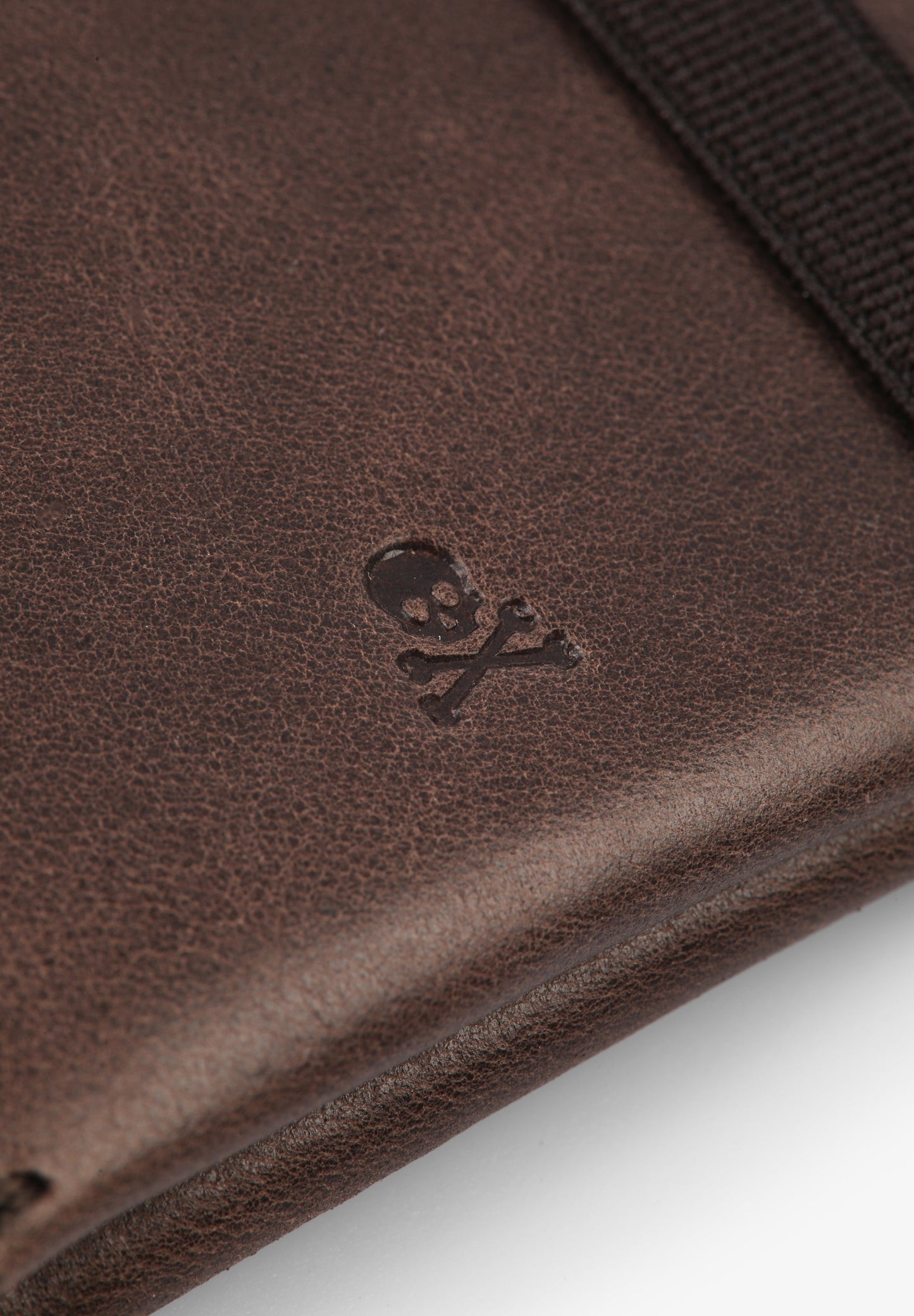 WALLET WITH ELASTIC FASTENING