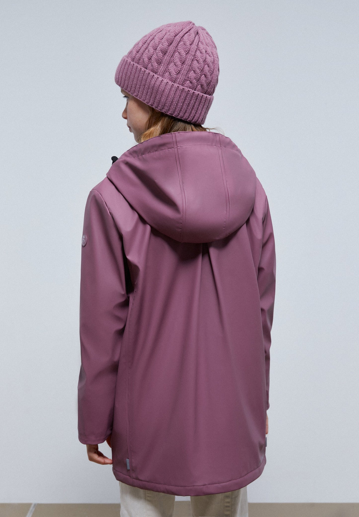 LIGHTWEIGHT WATERPROOF PARKA