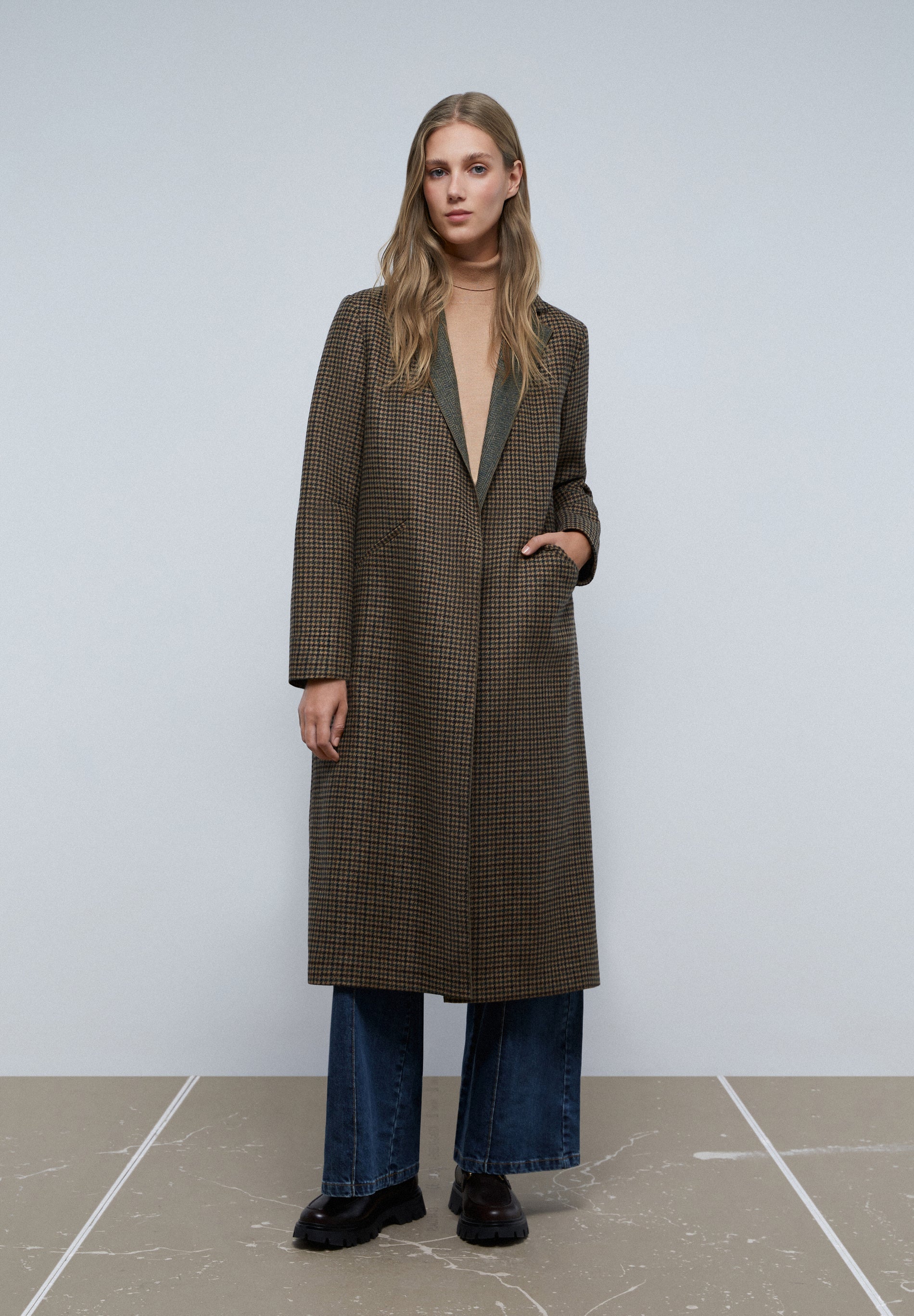 COAT WITH HERRINGBONE COLLAR DETAIL