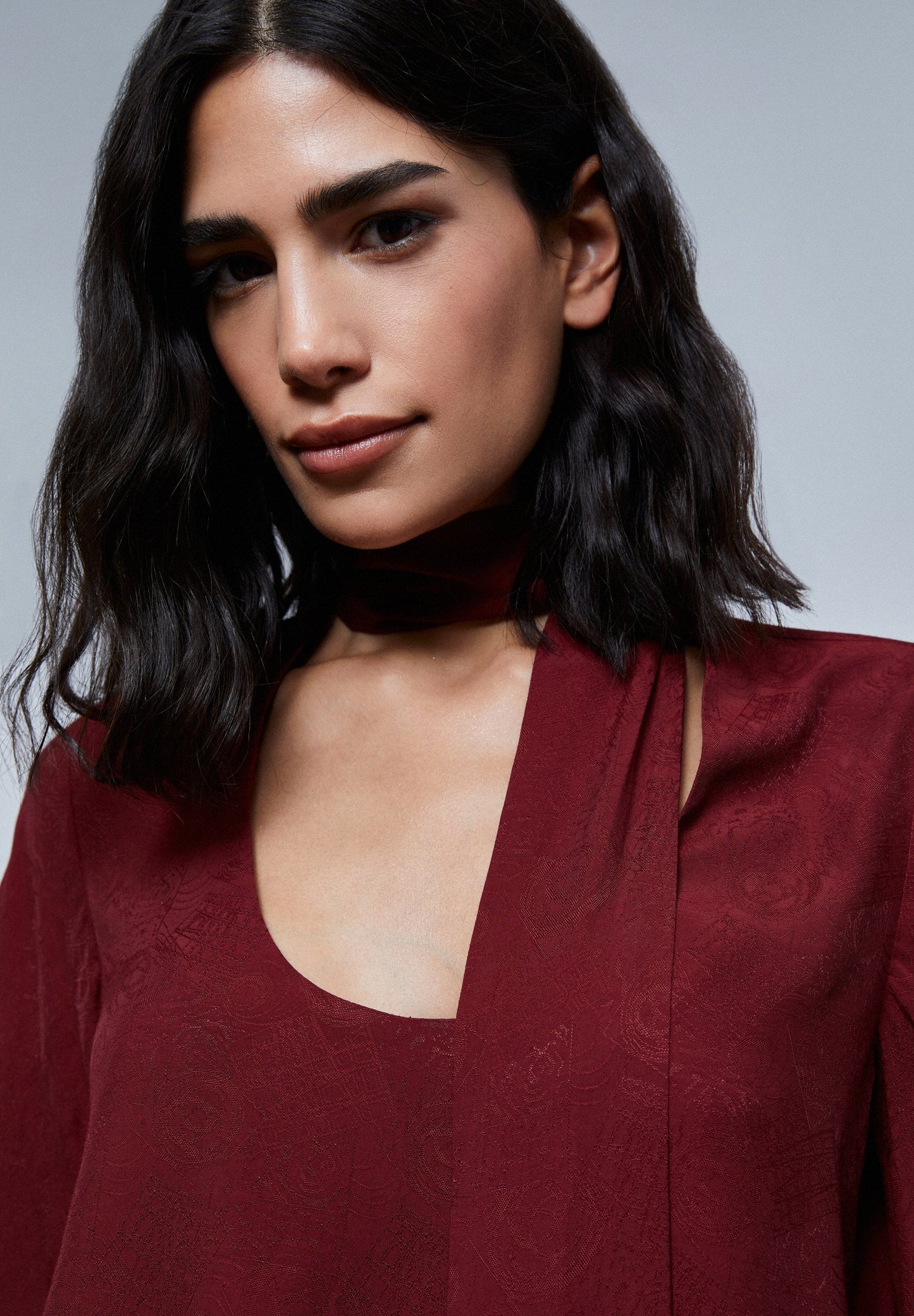JACQUARD BLOUSE WITH BOW ON THE COLLAR