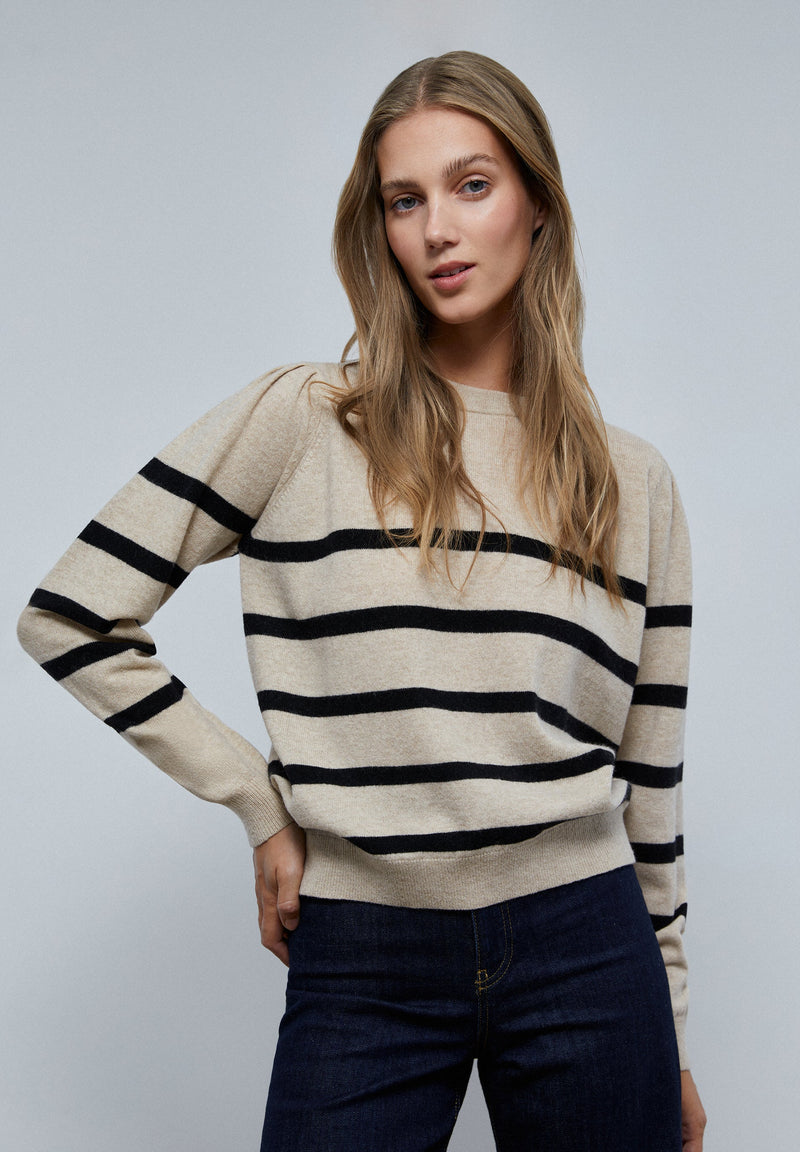 SWEATER WITH DETAIL ON SHOULDER