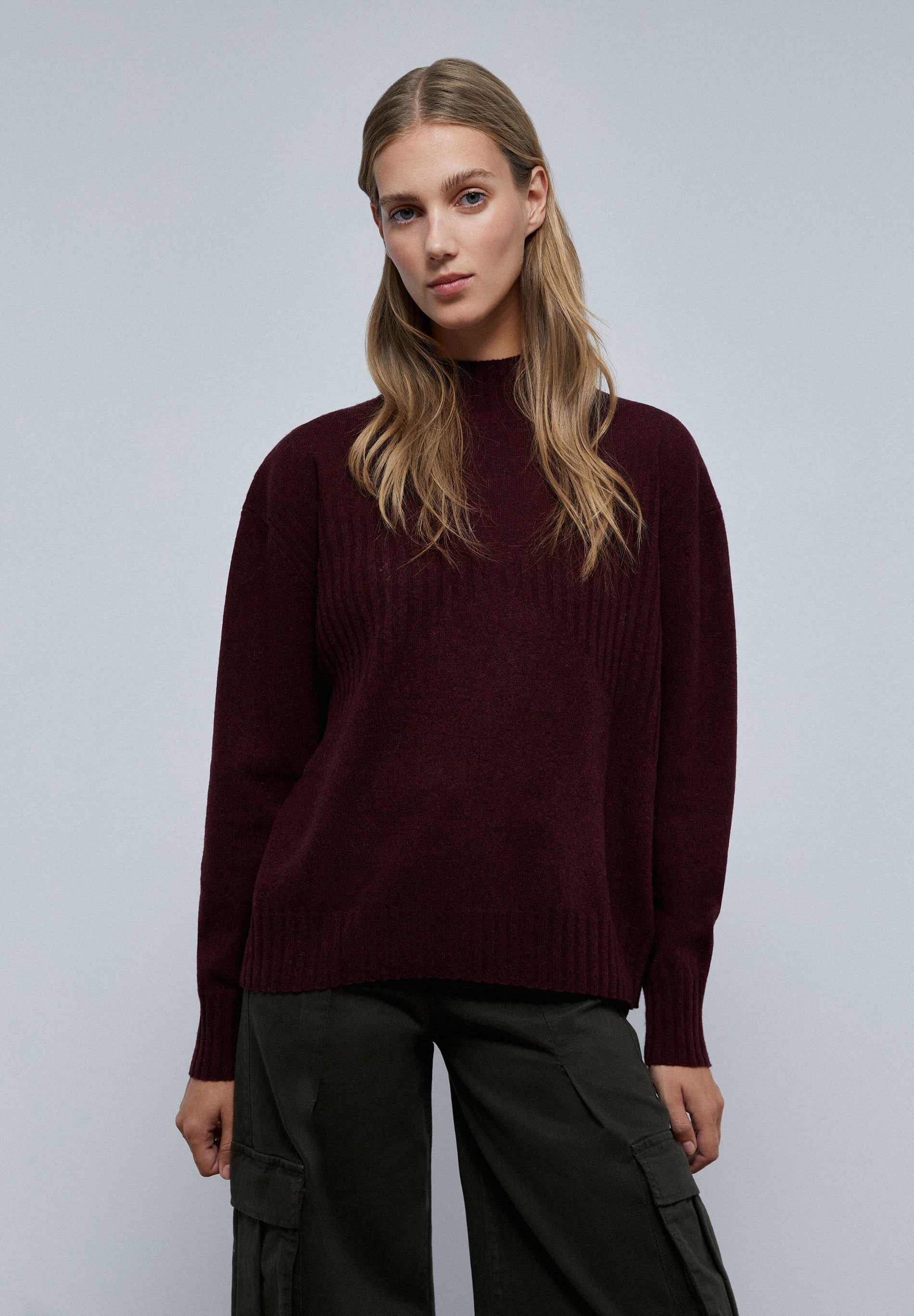 RIBBED TURTLENECK SWEATER