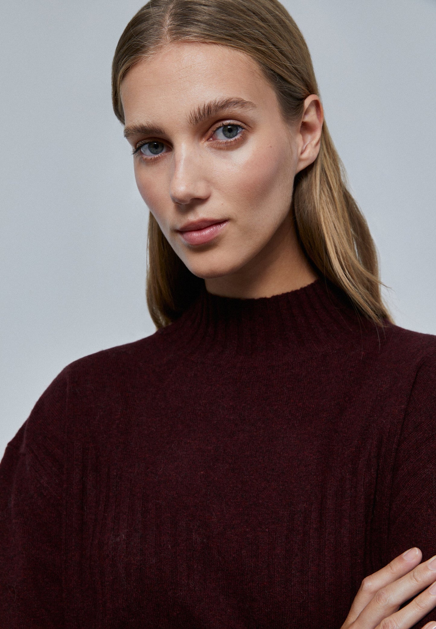 RIBBED TURTLENECK SWEATER