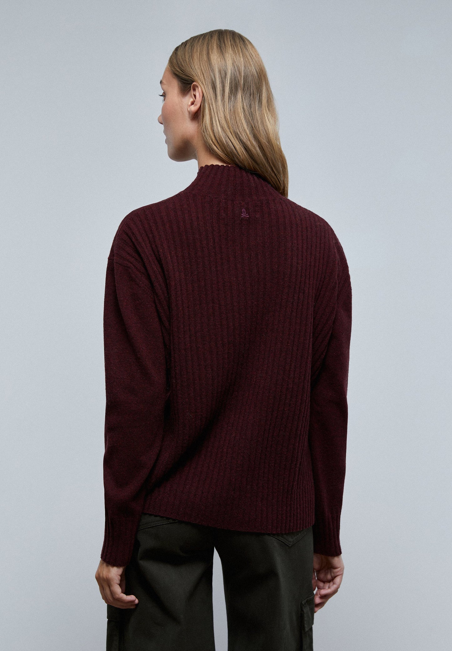 RIBBED TURTLENECK SWEATER