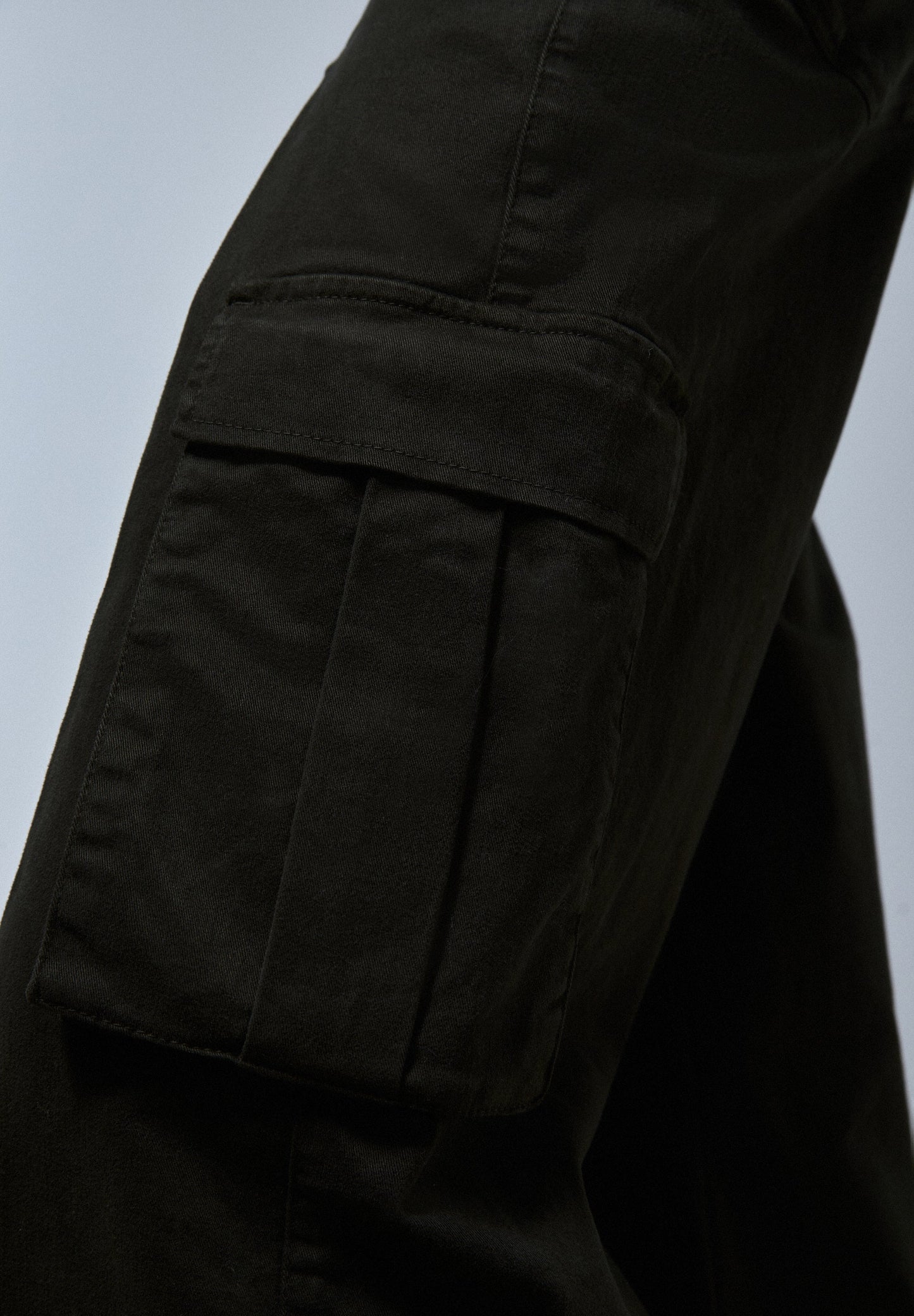 CARGO TROUSERS WITH DARTS
