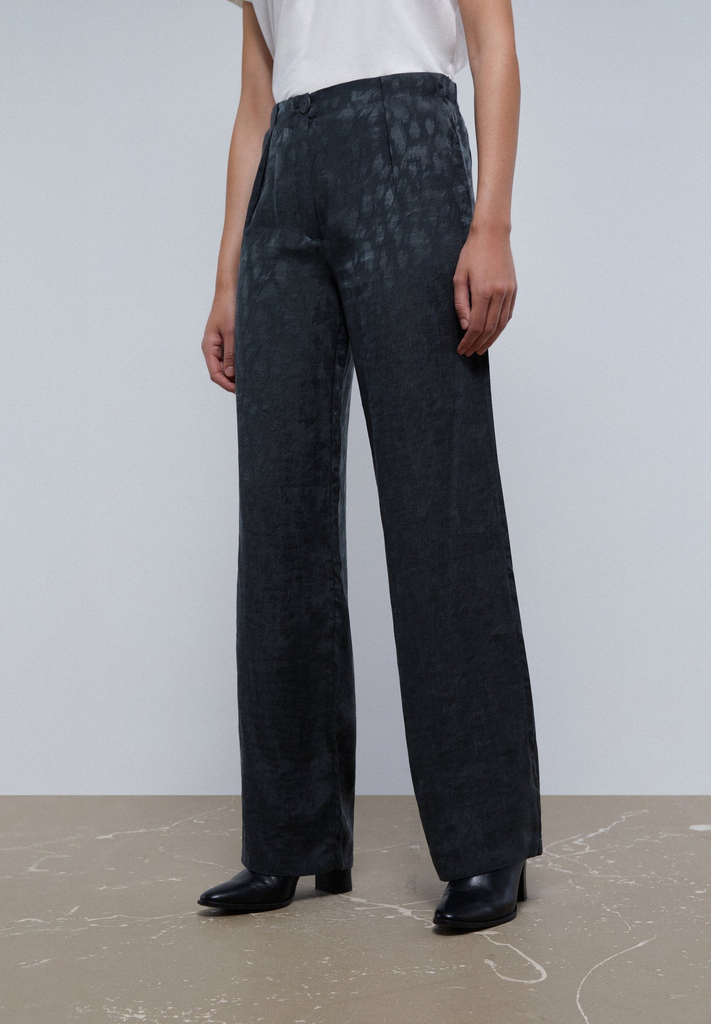 ANIMAL PRINT TROUSERS WITH DARTS