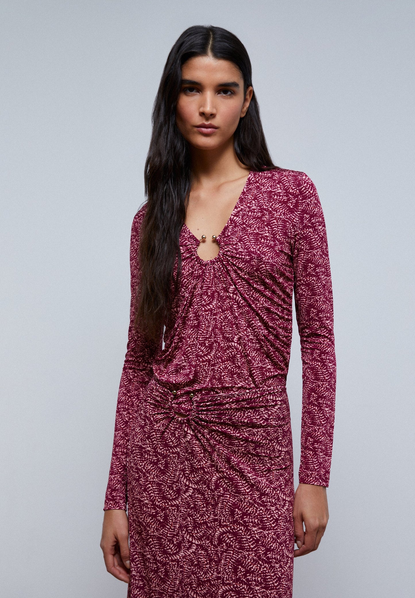 TOP WITH NECKLINE DETAIL