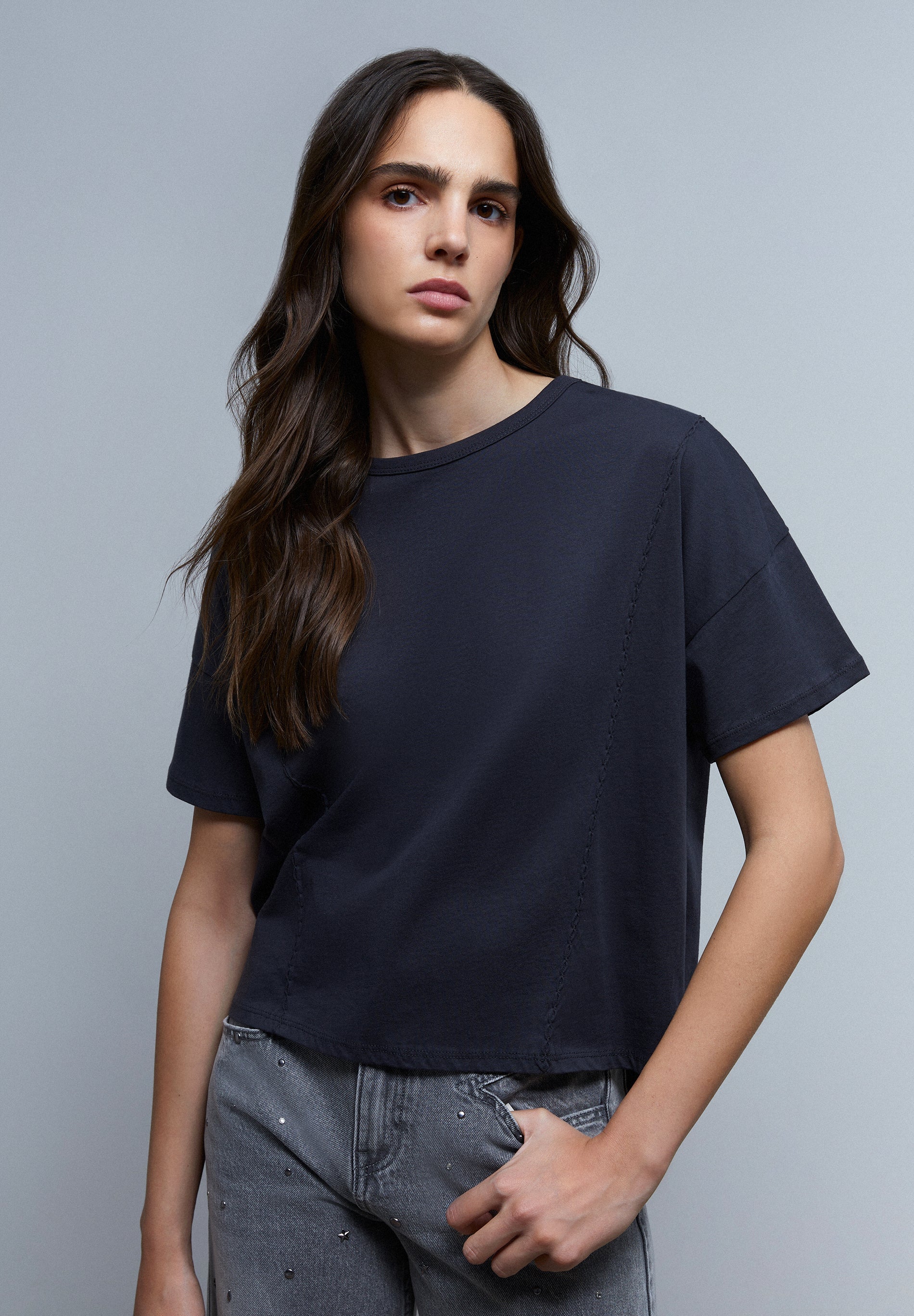T-SHIRT WITH FRONT SEAM