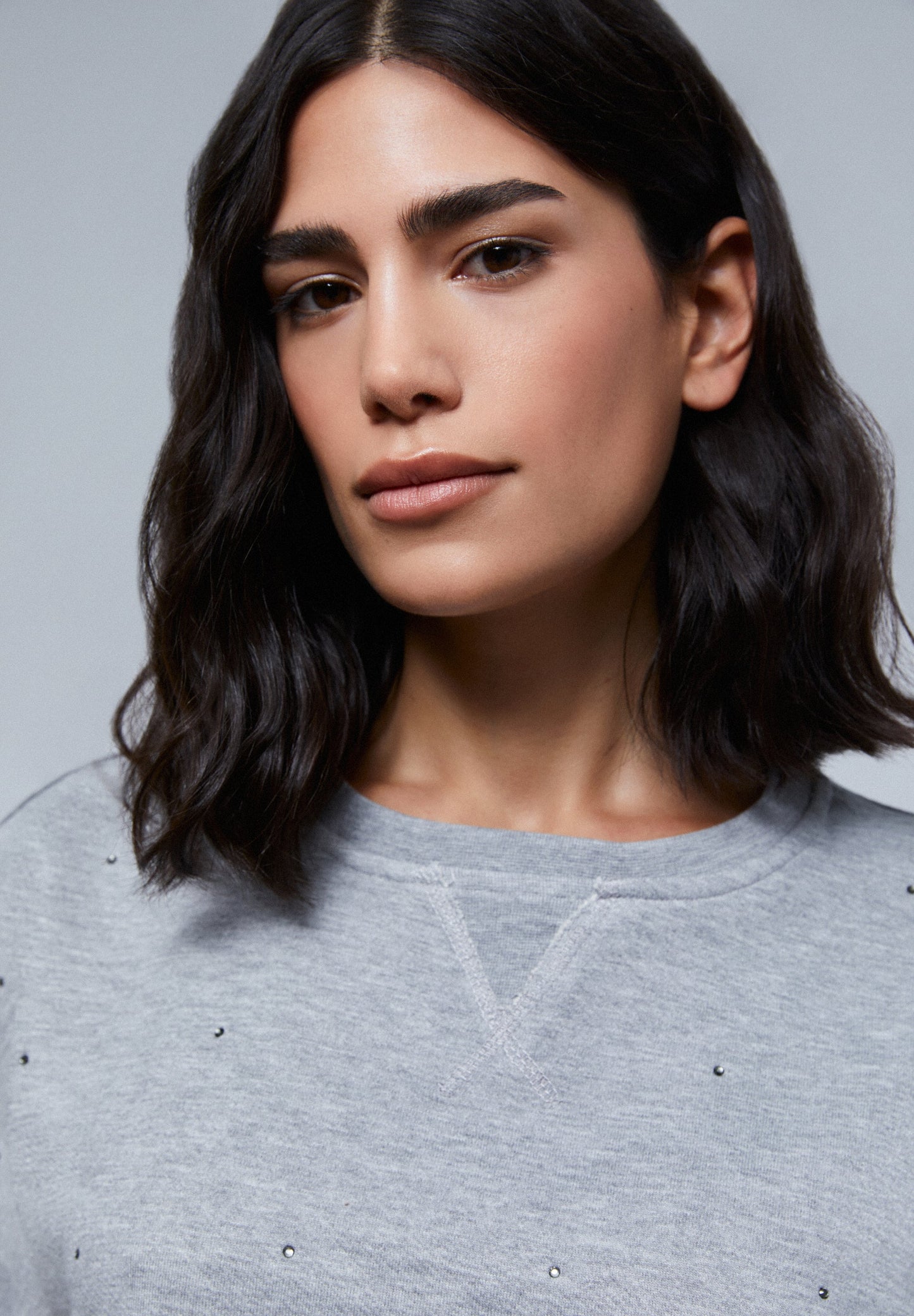 SWEATSHIRT WITH GLASS DETAIL