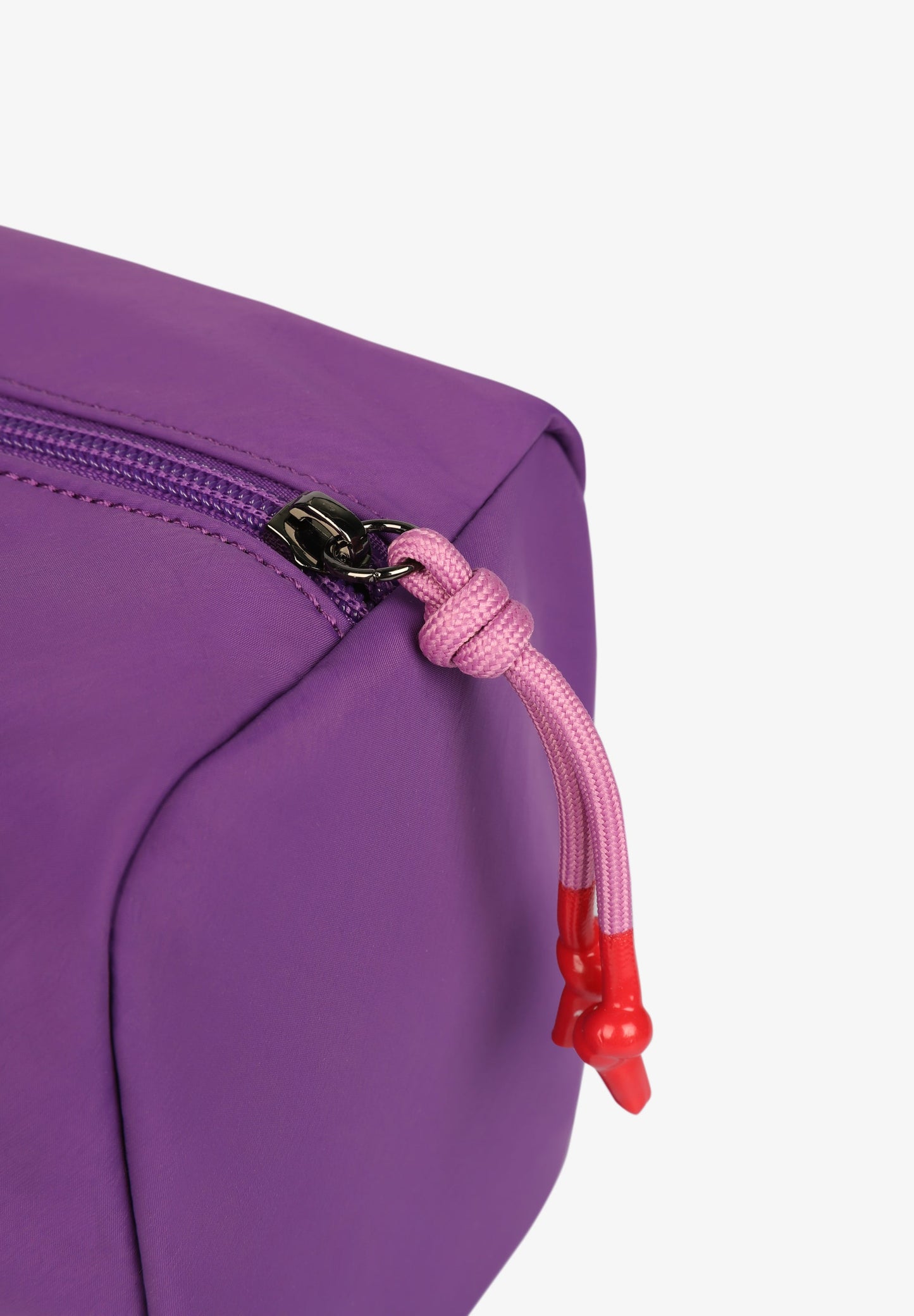 TOILETRY BAG WITH ZIP DETAIL