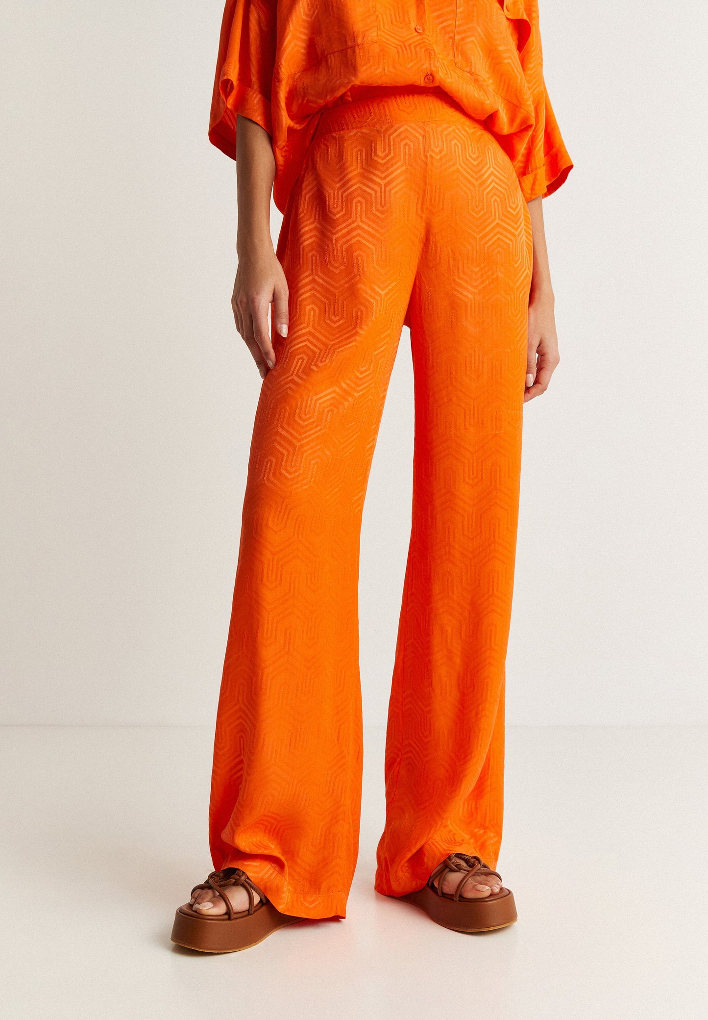 FLOWING TROUSERS WITH GEOMETRIC DETAILS