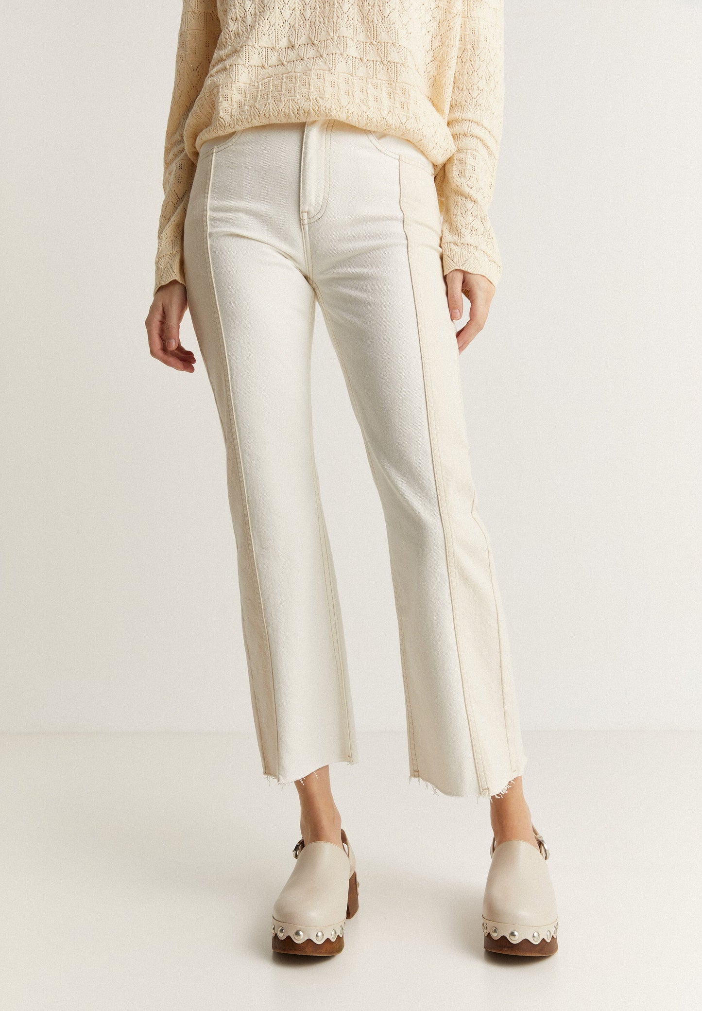 ANKLE FLARE CONTRAST DETAIL JEANS