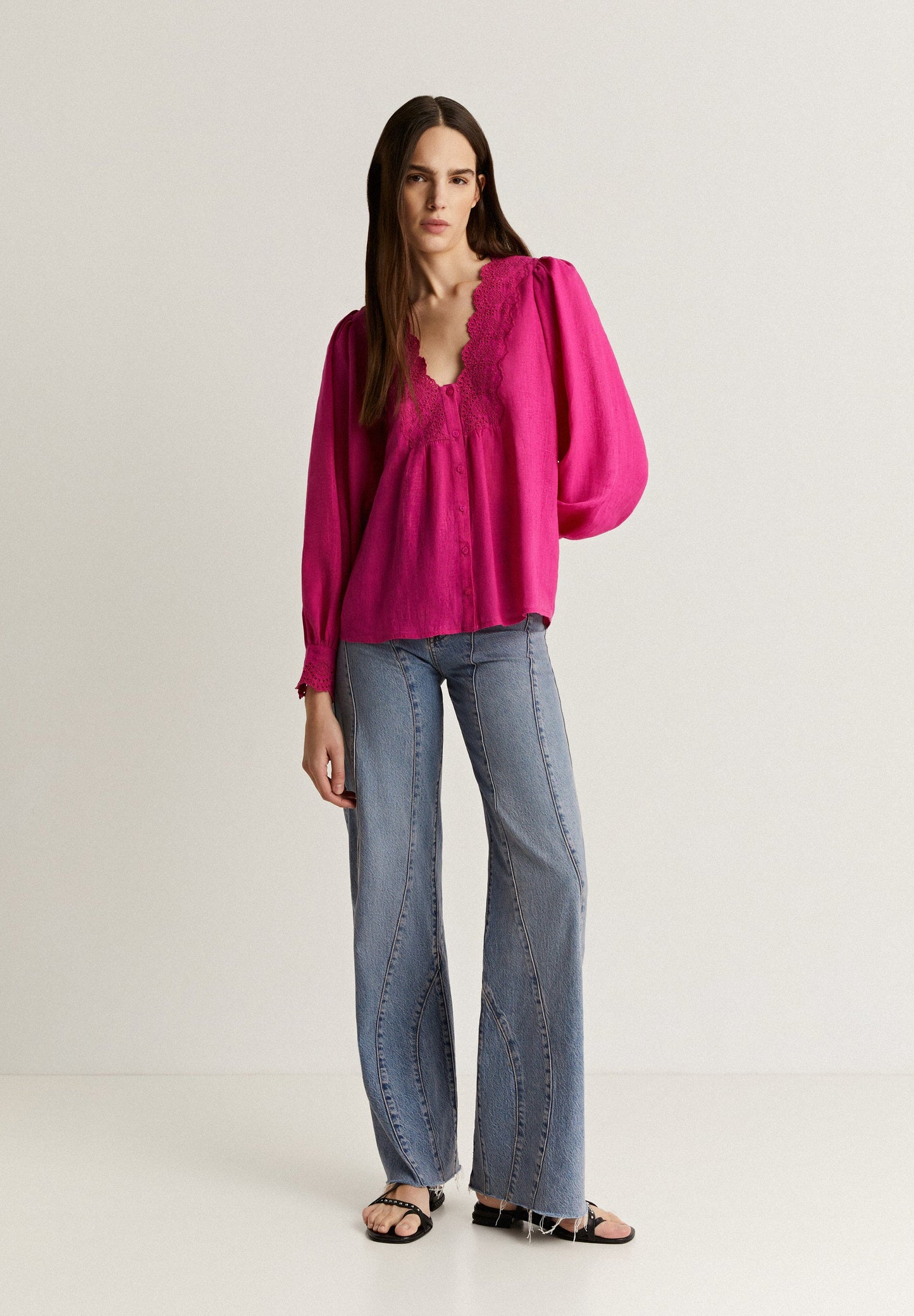 BLOUSE WITH CONTRAST EMBROIDERY