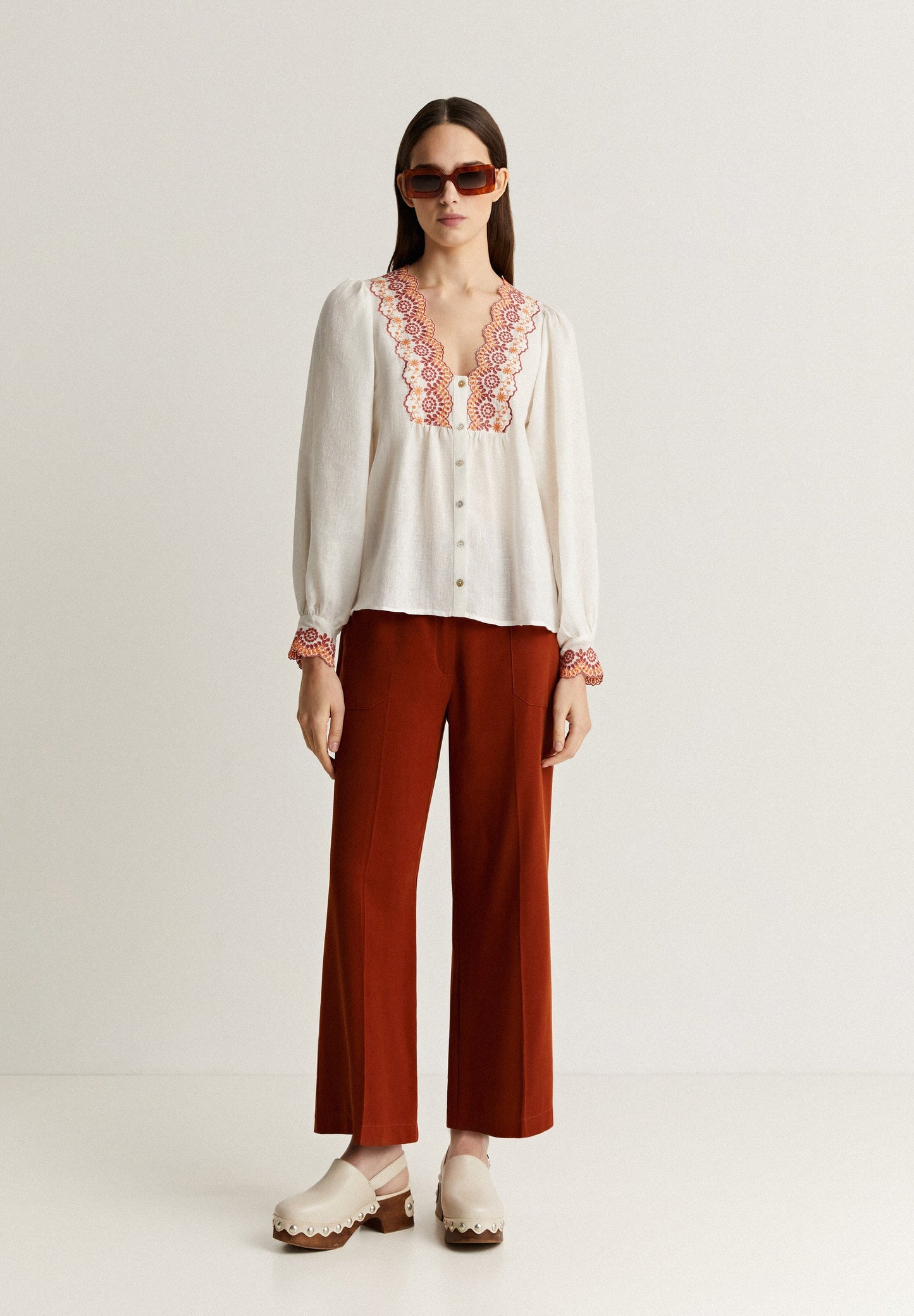 BLOUSE WITH CONTRAST EMBROIDERY