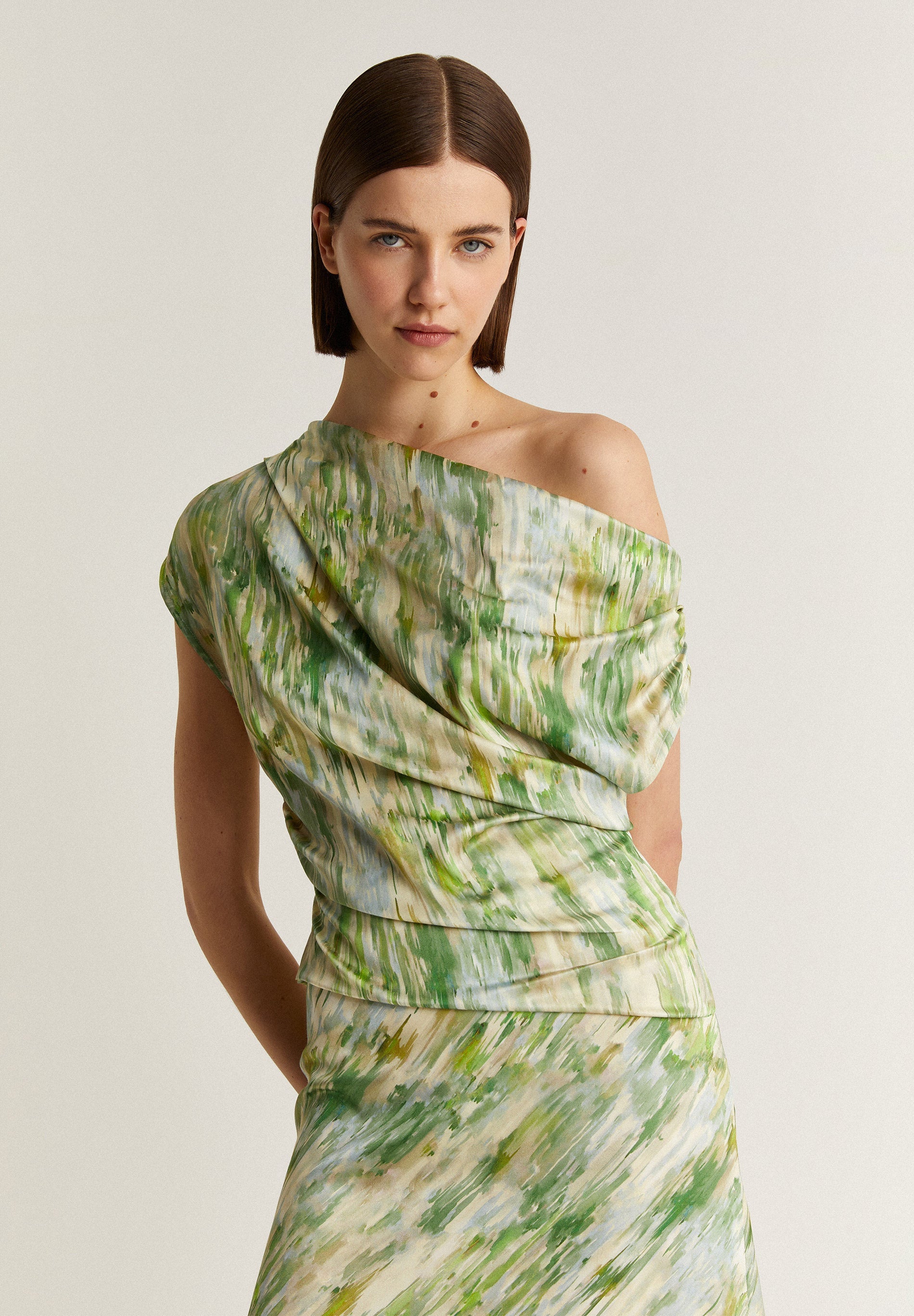 GATHERED ASYMMETRIC TOP