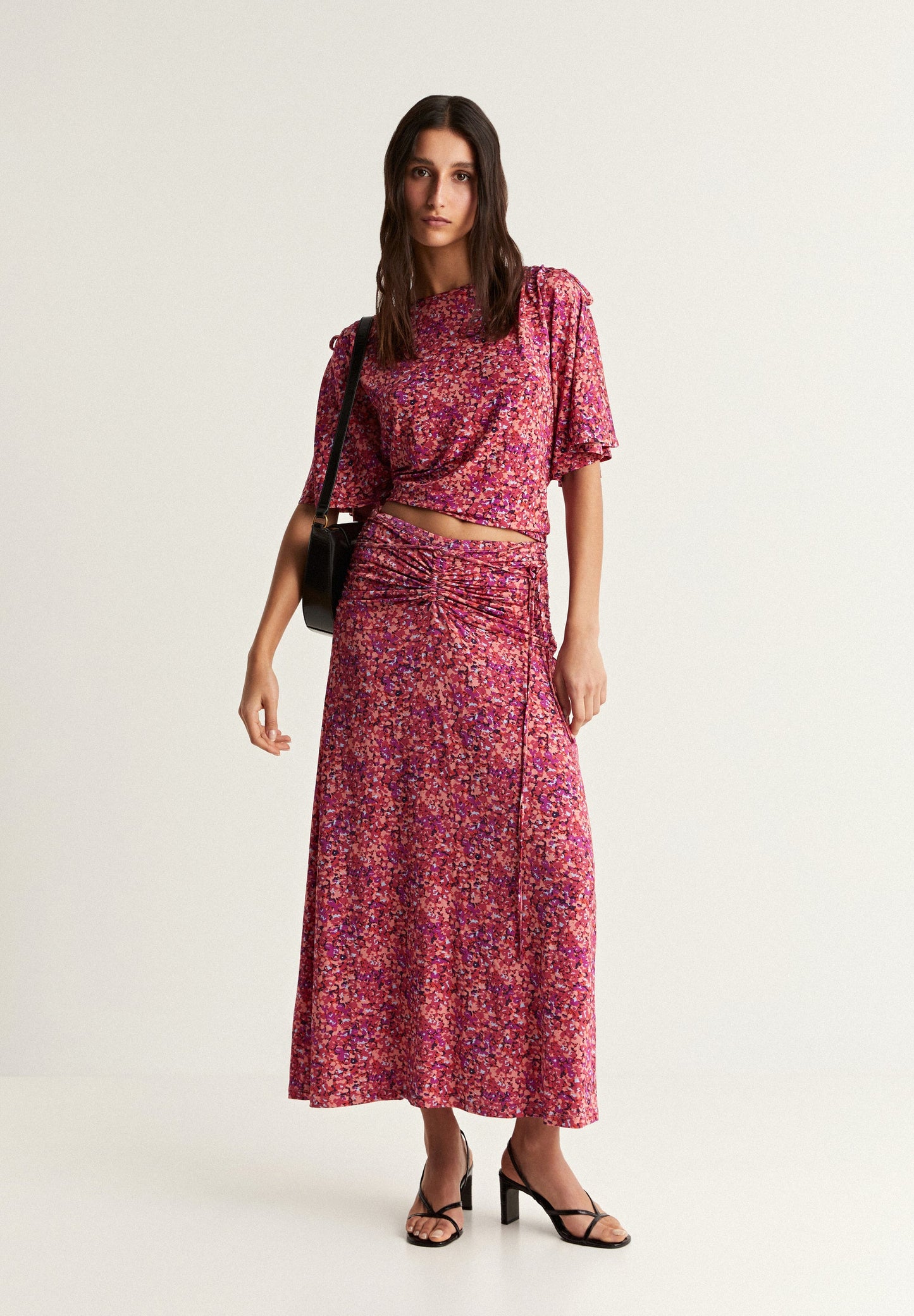 TOP WITH DRAWSTRING DETAIL ON THE SHOULDER