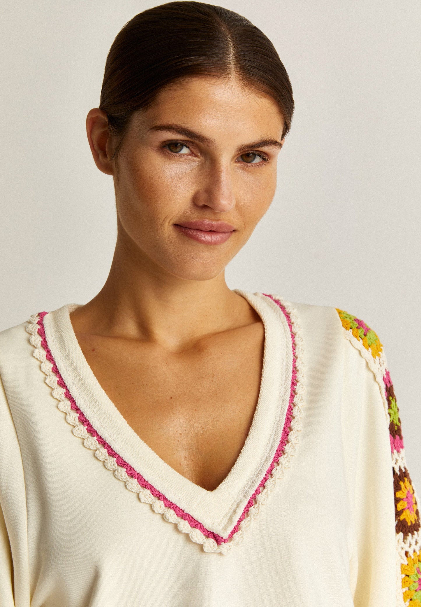 SWEATSHIRT WITH CROCHET DETAIL ON SLEEVE