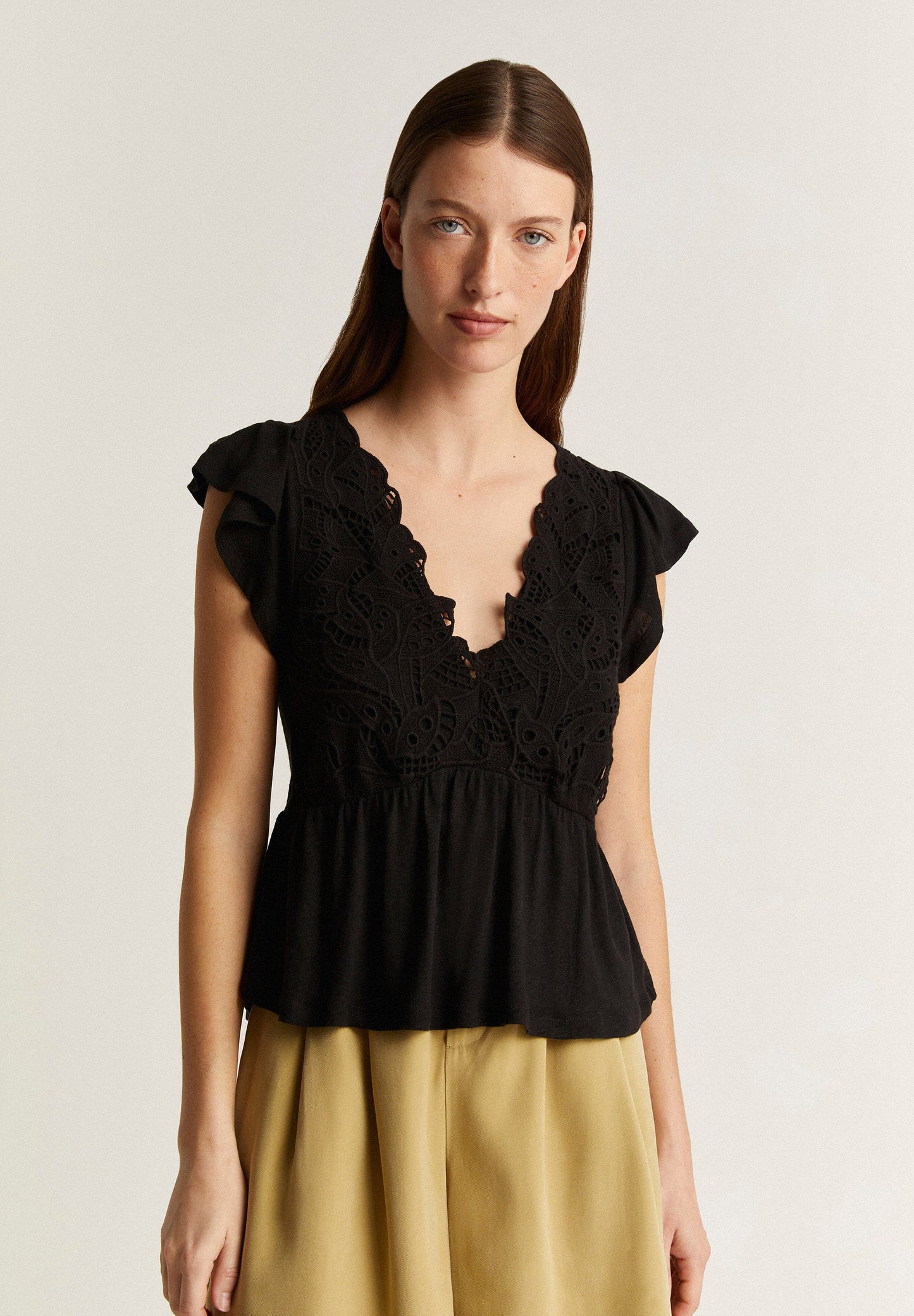 RUSTIC T-SHIRT WITH LACE FRONT