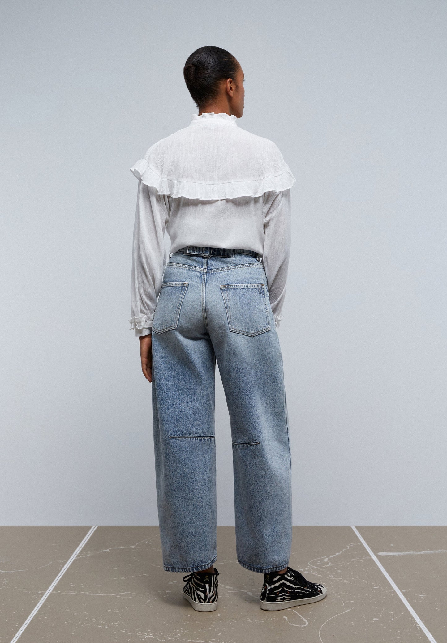 WIDE LEG JEANS WITH BUCKLE DETAIL