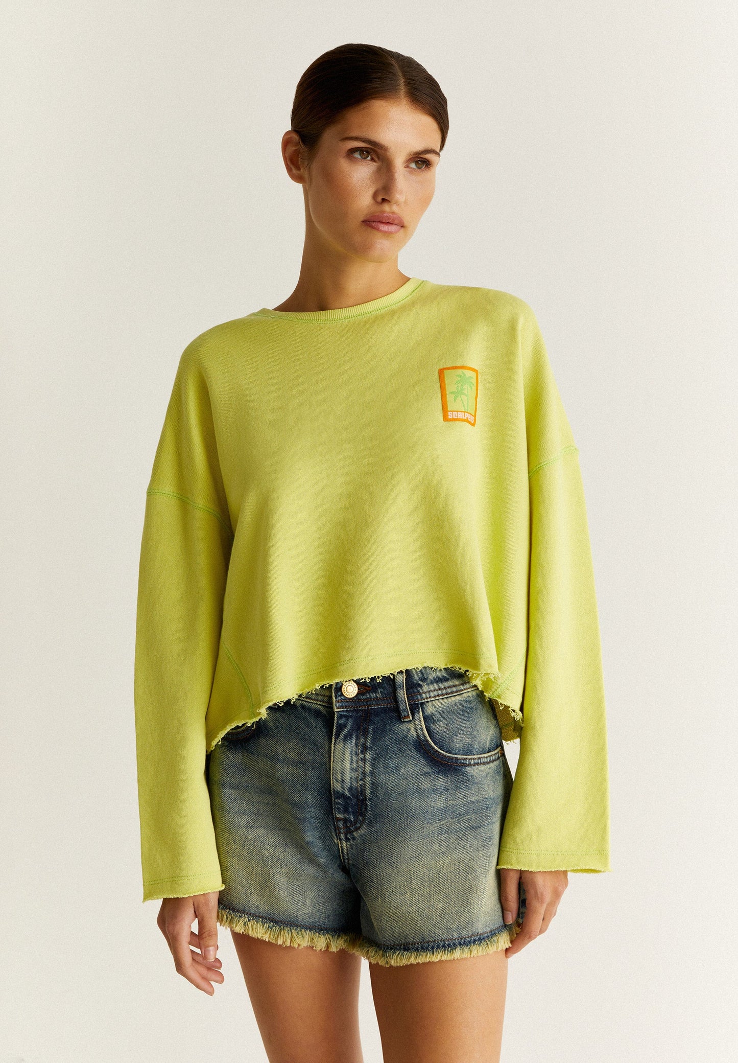 SWEATSHIRT WITH LABEL DETAIL