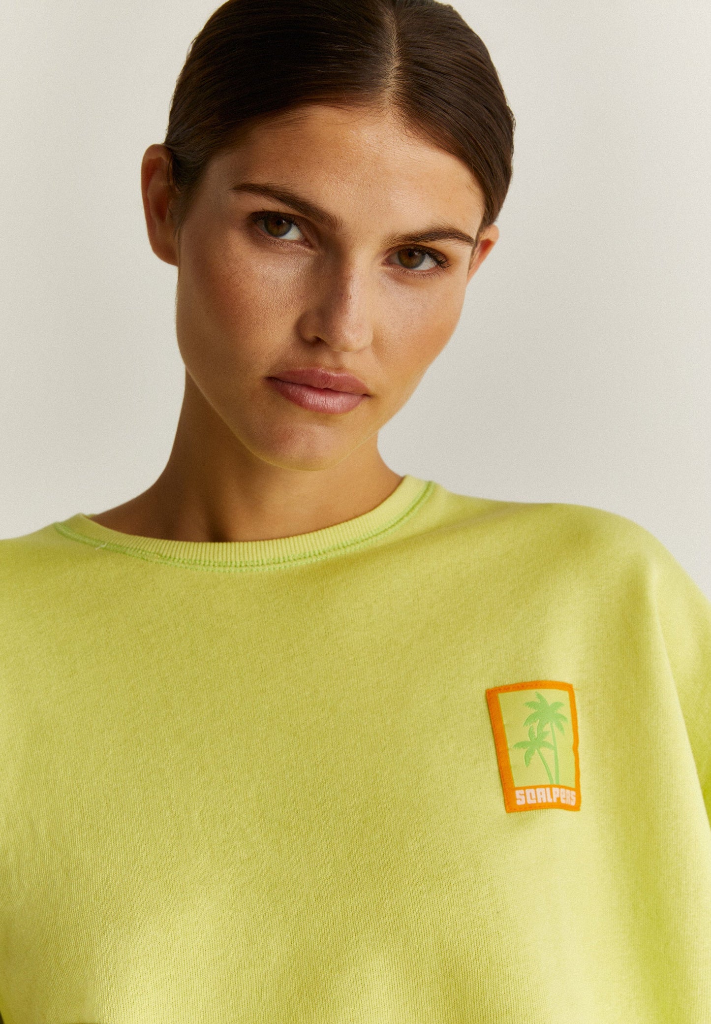 SWEATSHIRT WITH LABEL DETAIL