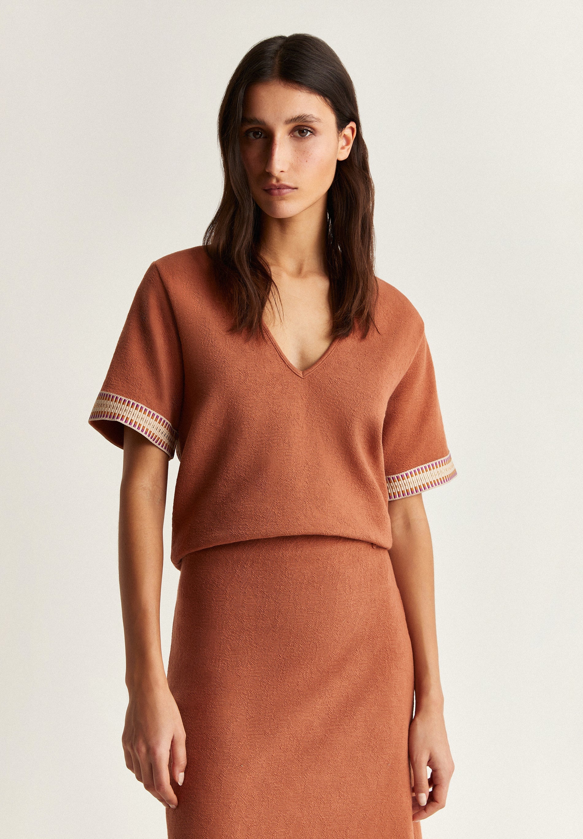 CONTRAST STRAP T-SHIRT