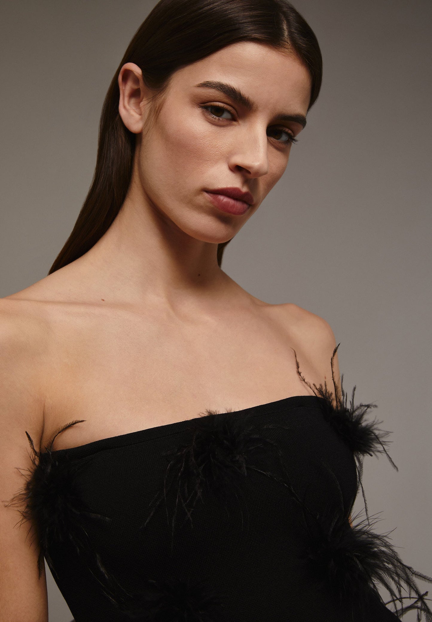 STRAPLESS TOP WITH FEATHERS