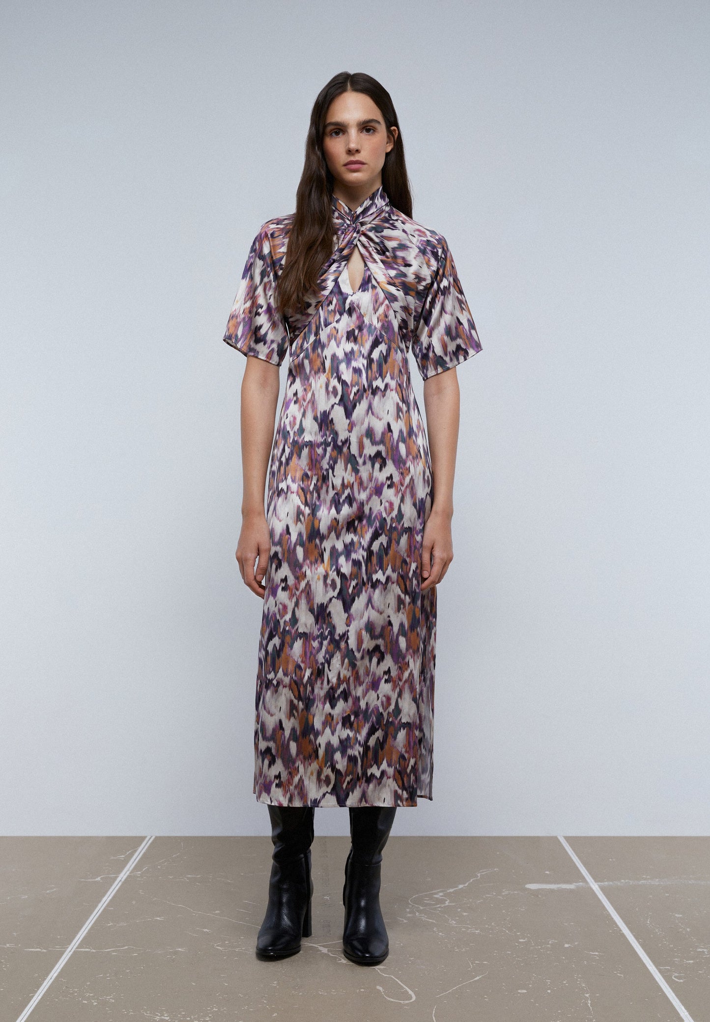 PRINT DRESS WITH KNOT ON THE NECKLINE