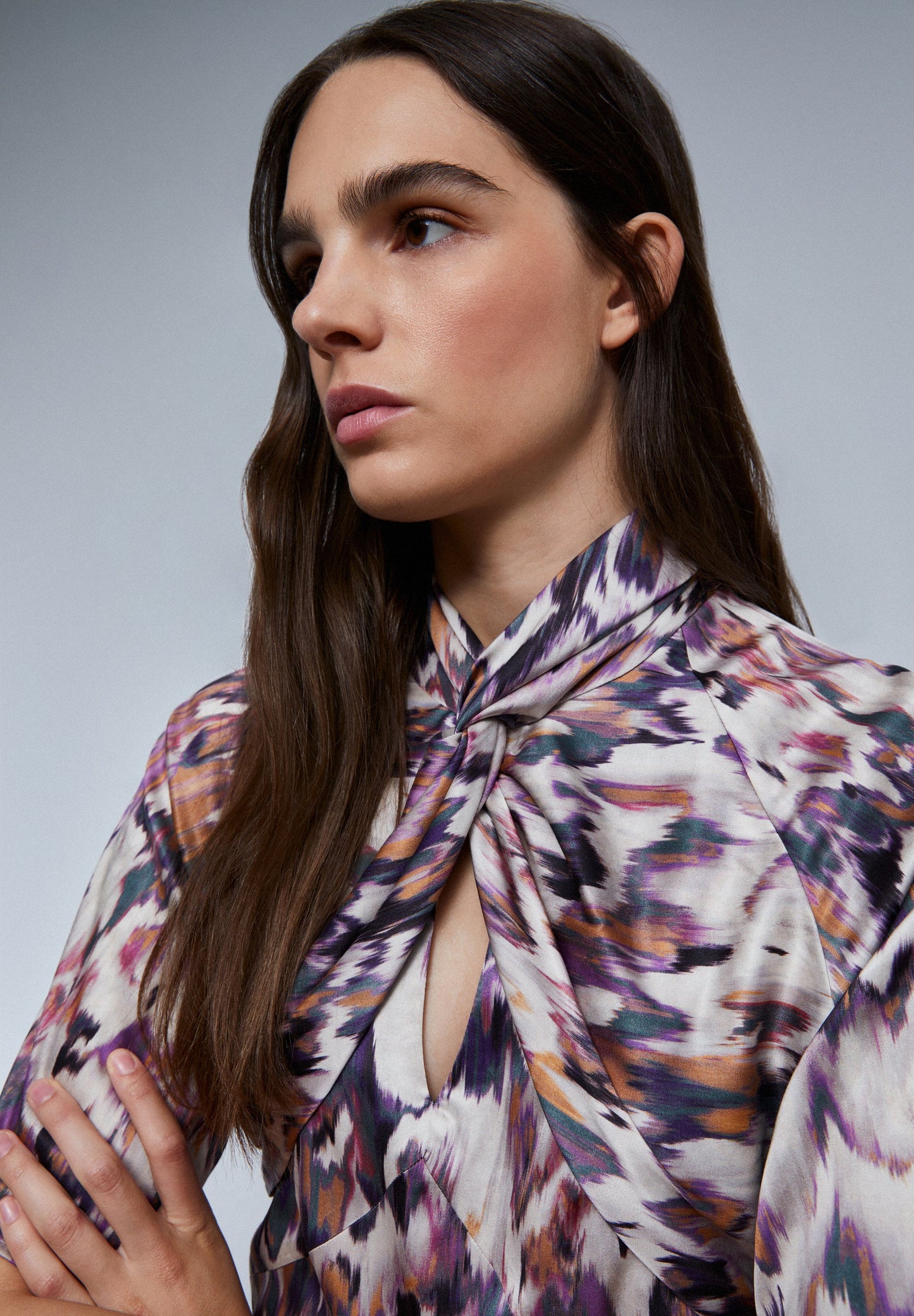 PRINT DRESS WITH KNOT ON THE NECKLINE