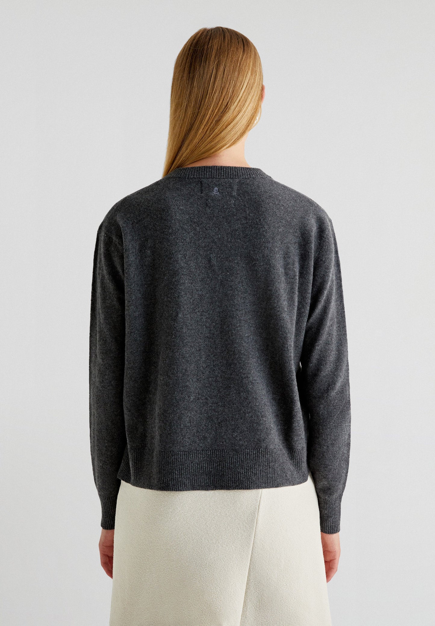 V-NECK SWEATER WITH POCKETS