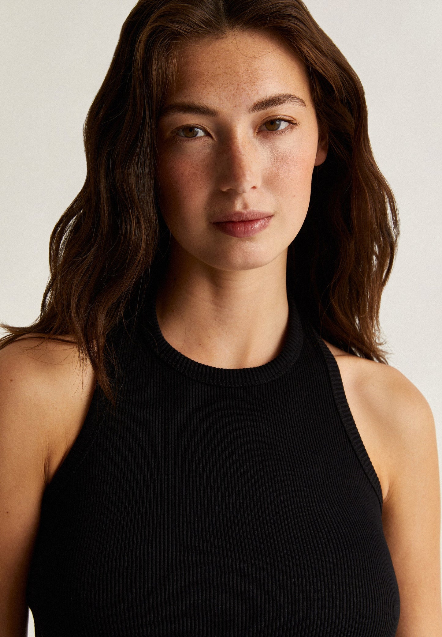 CROPPED RIBBED HALTER NECK TOP