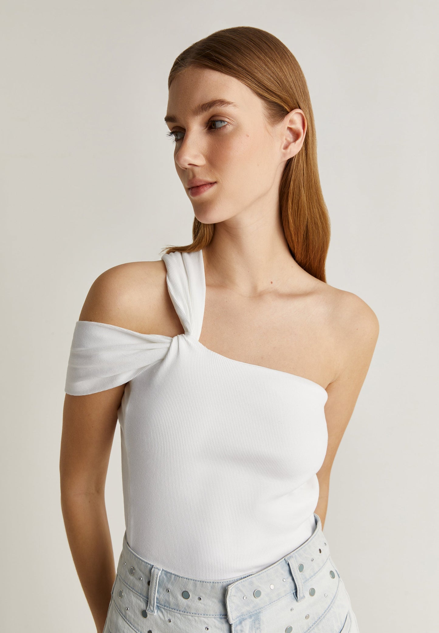 TOP WITH KNOT DETAIL