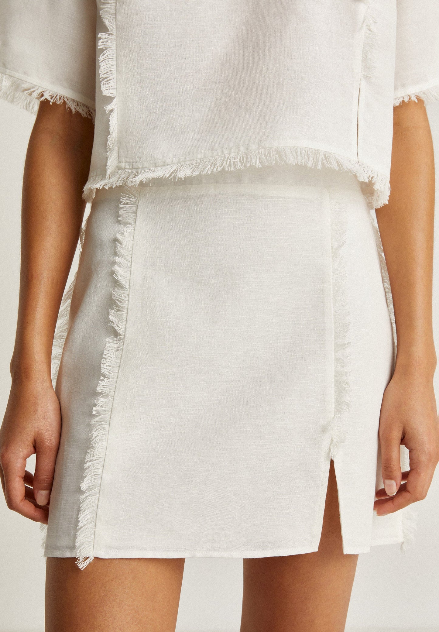 FRAYED LINEN MINI SKIRT