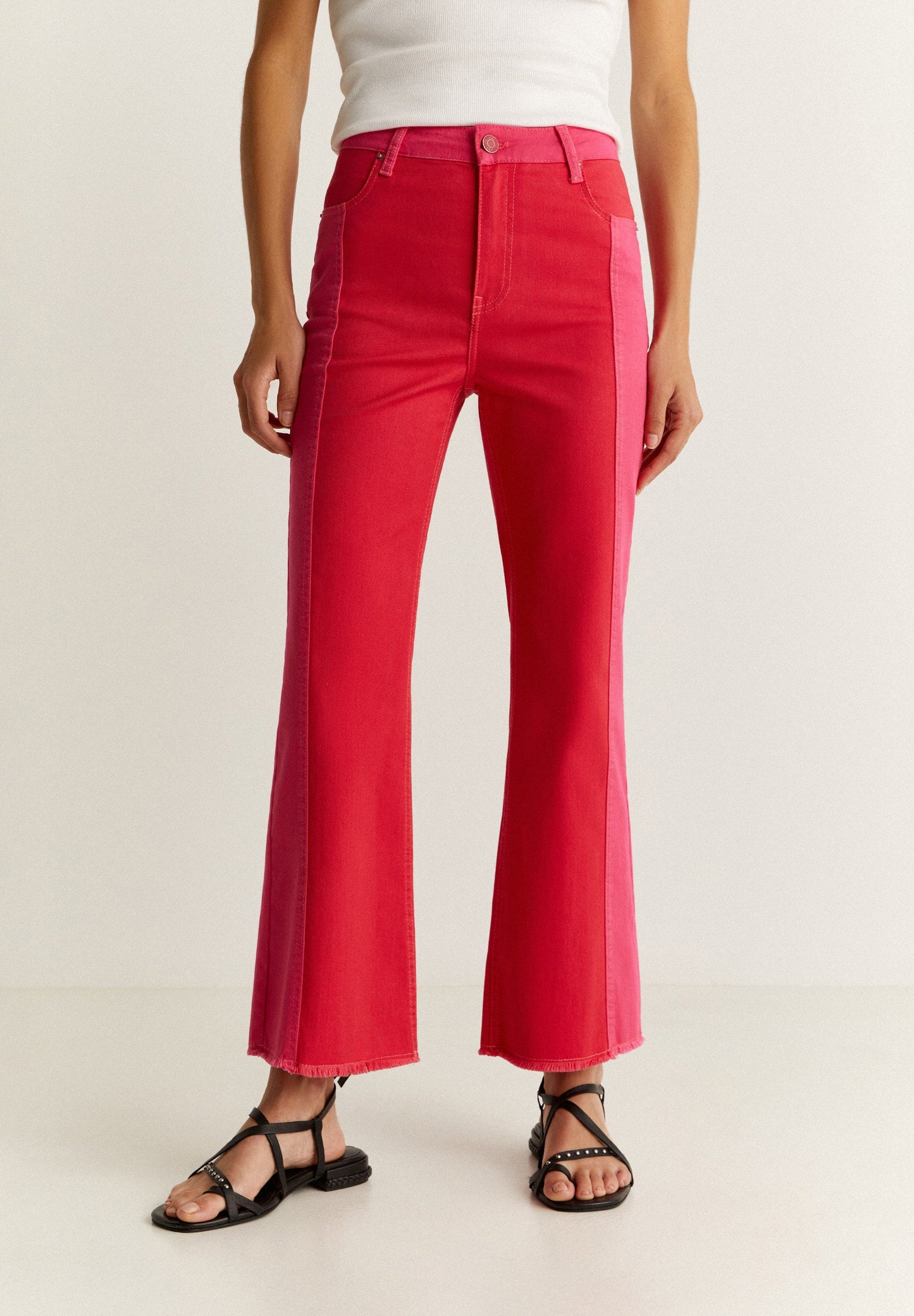 TWO-TONE ANKLE FLARED JEANS