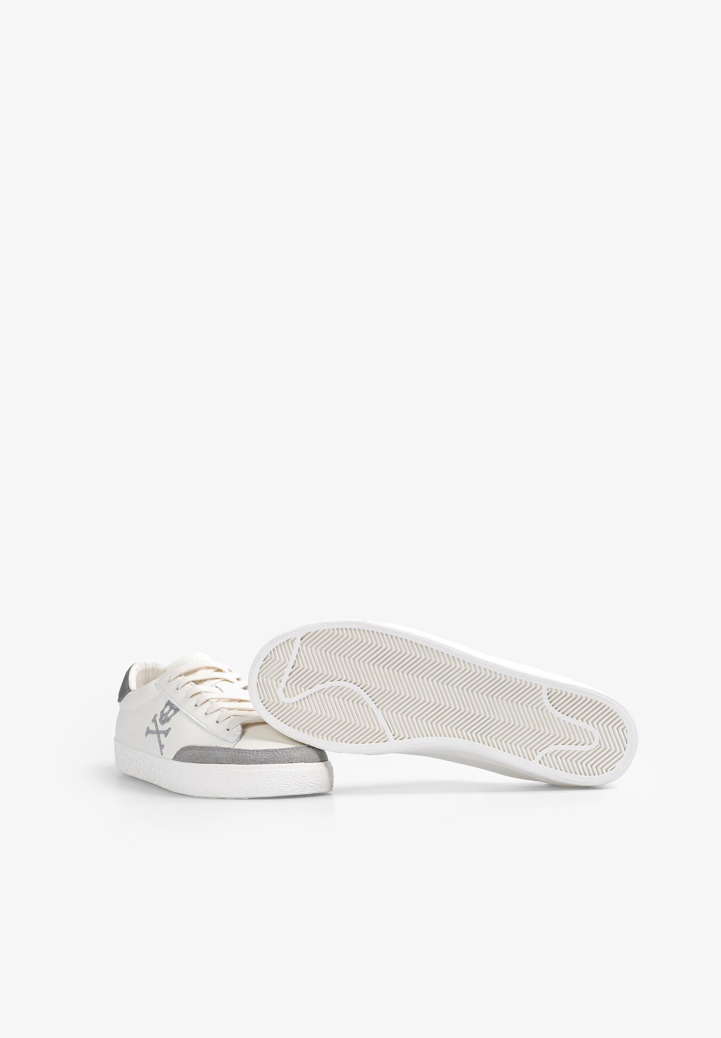 LOW TOP SNEAKERS WITH SIDE SKULL