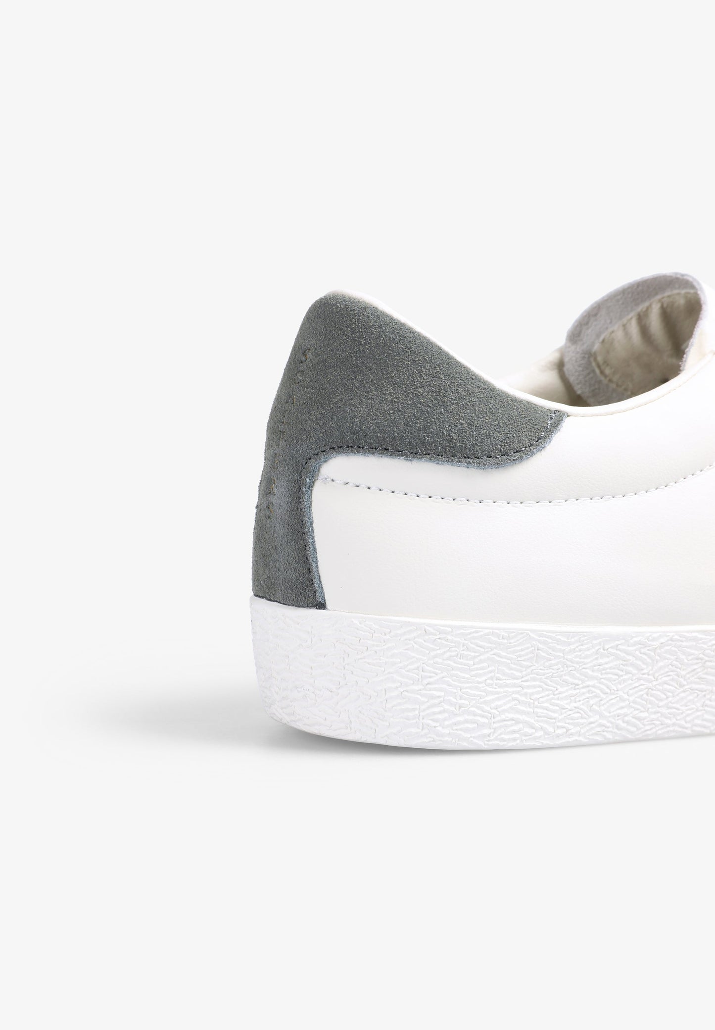 LOW TOP SNEAKERS WITH SIDE SKULL