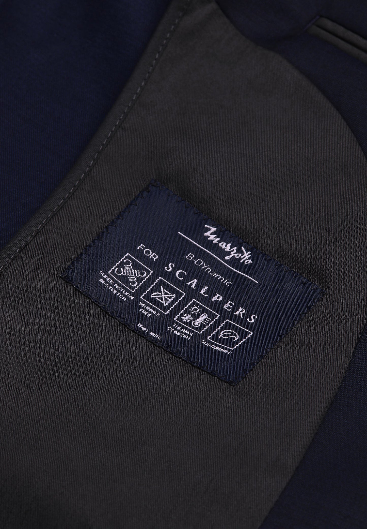 CLASSIC PLAIN-COLOURED NAVY BLUE SUIT